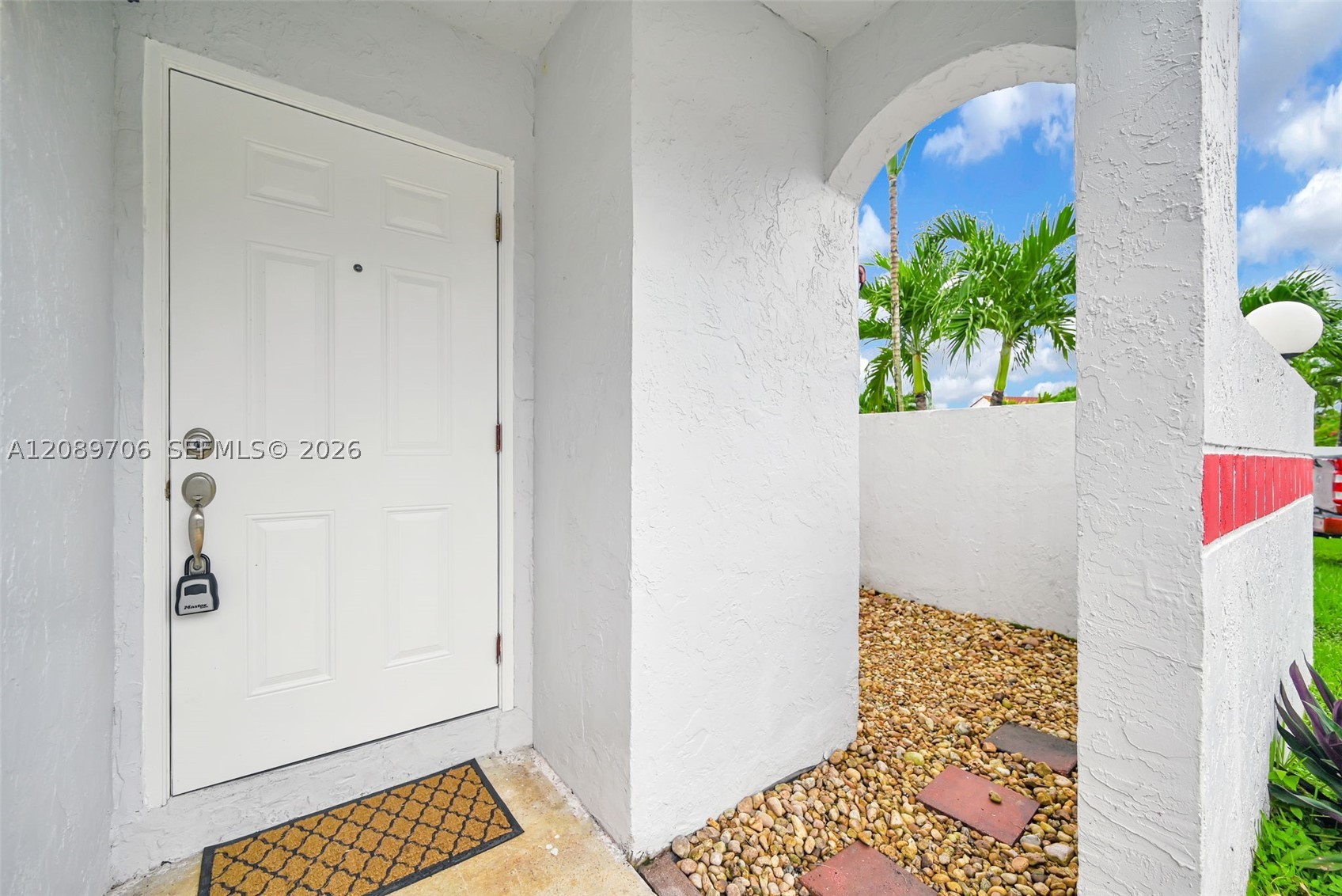 2414 San Remo Cir Property Photo 5
