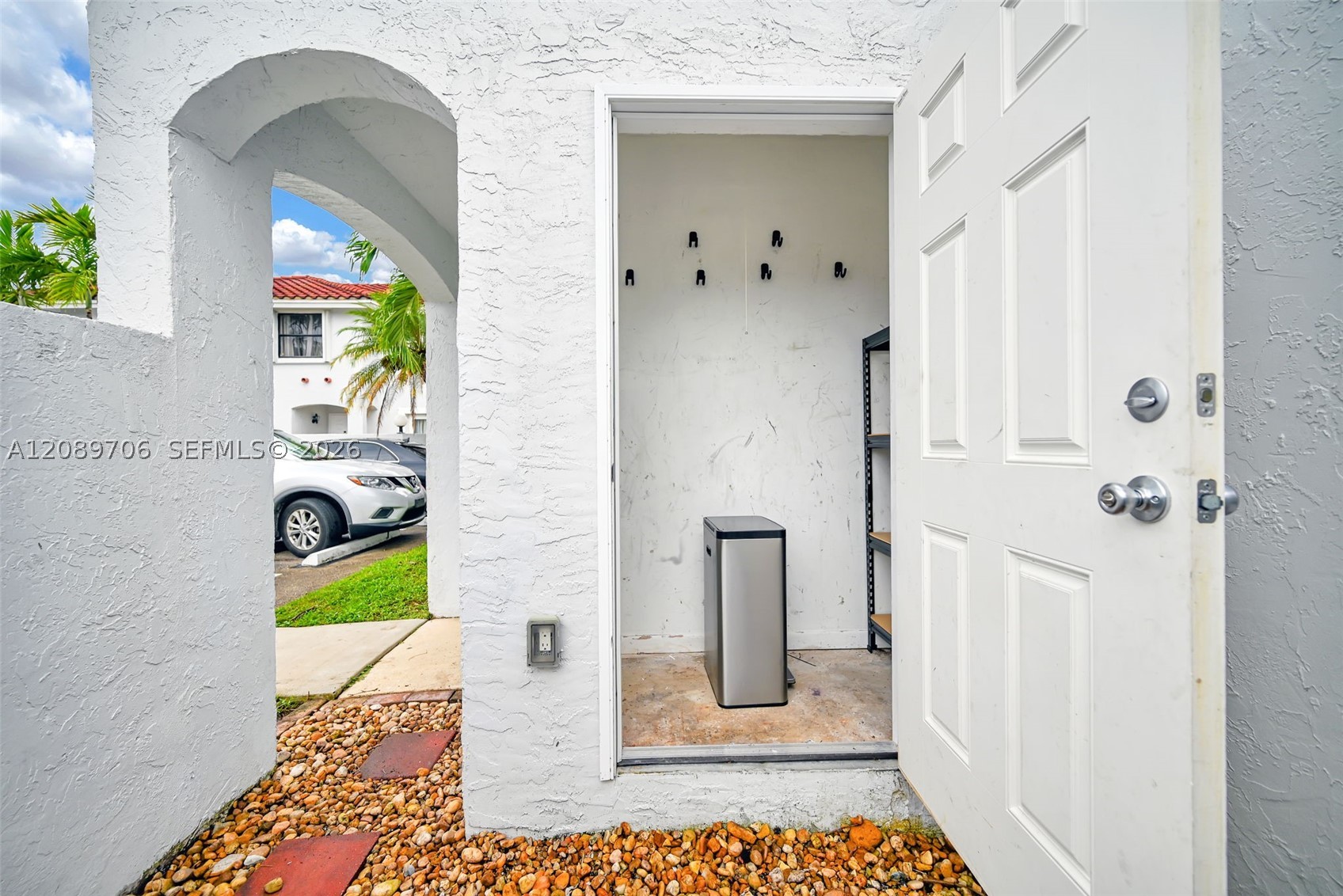2414 San Remo Cir Property Photo 6