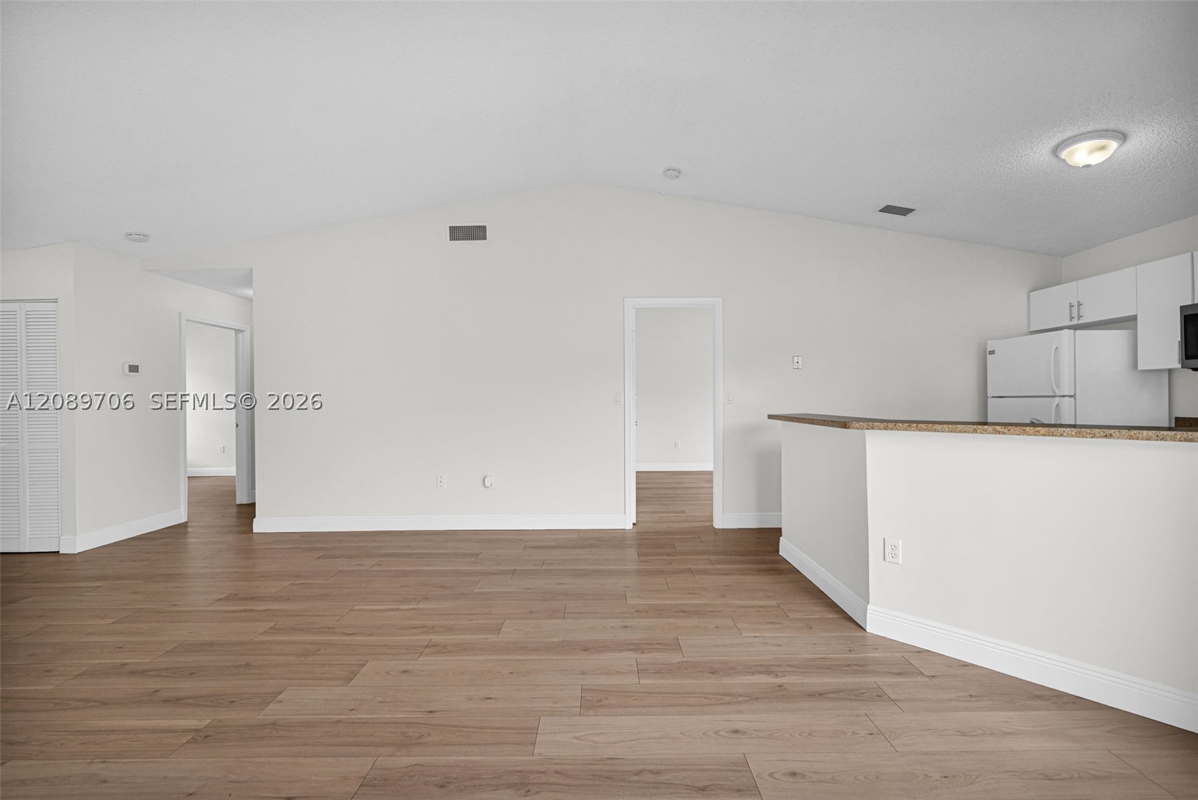 2414 San Remo Cir Property Photo 7