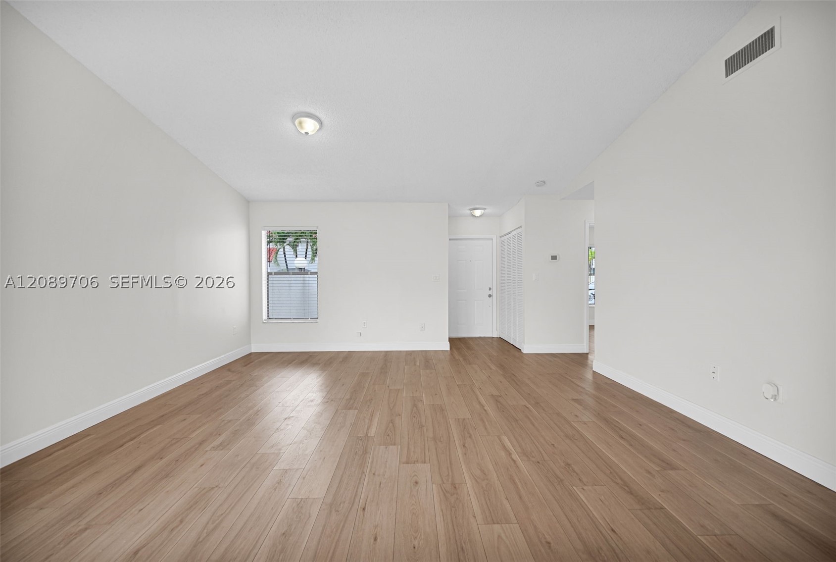2414 San Remo Cir Property Photo 9