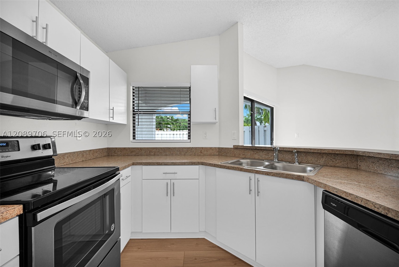 2414 San Remo Cir Property Photo 14