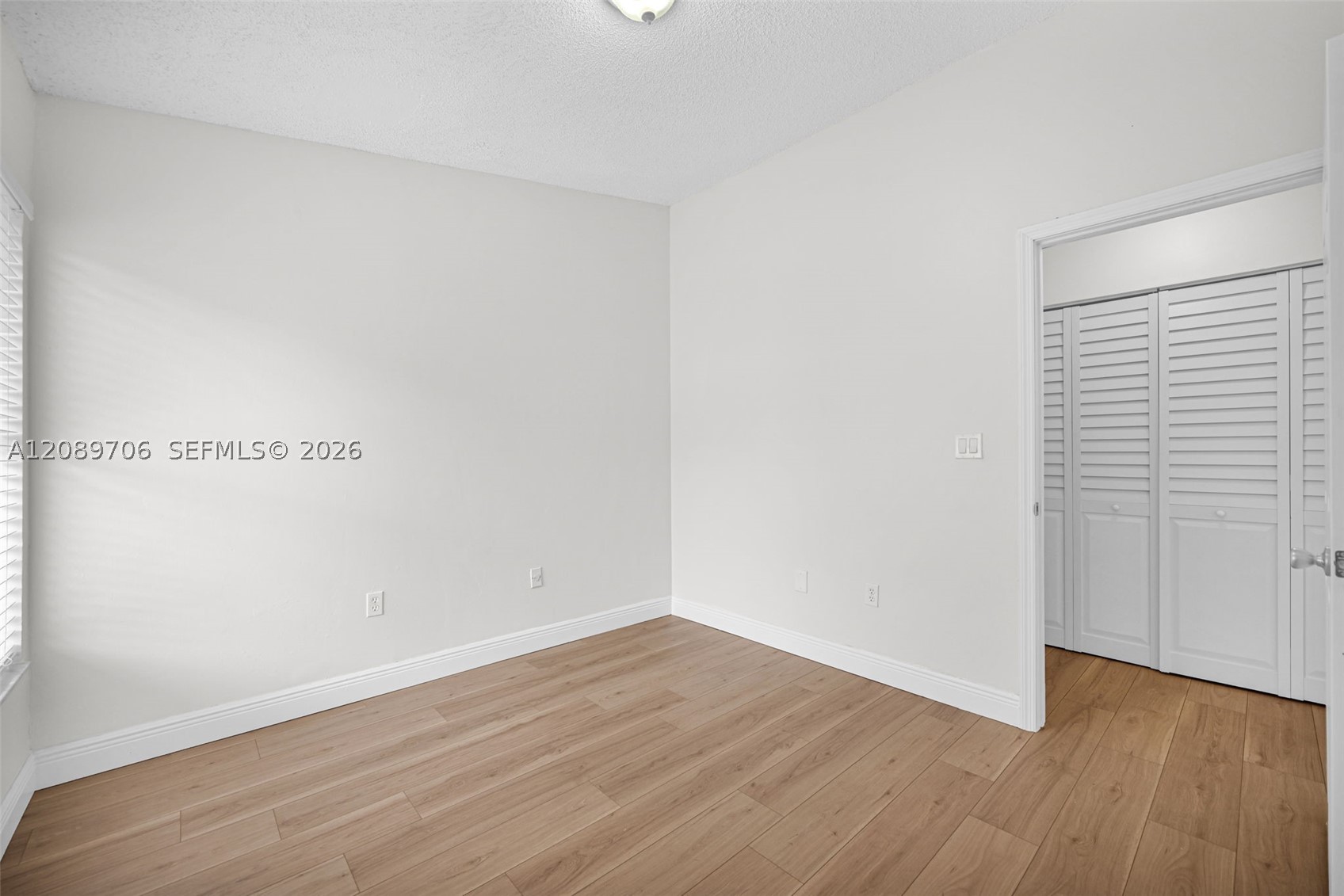 2414 San Remo Cir Property Photo 17