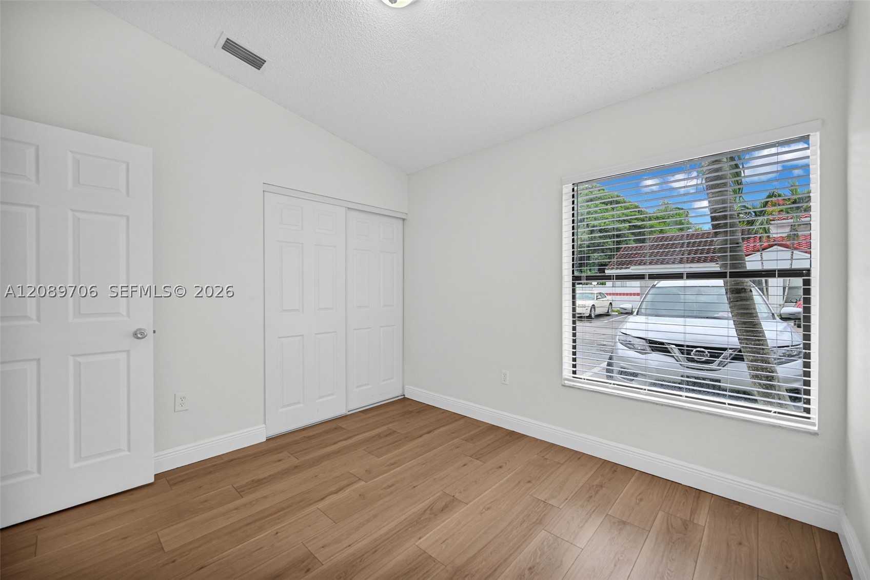2414 San Remo Cir Property Photo 18