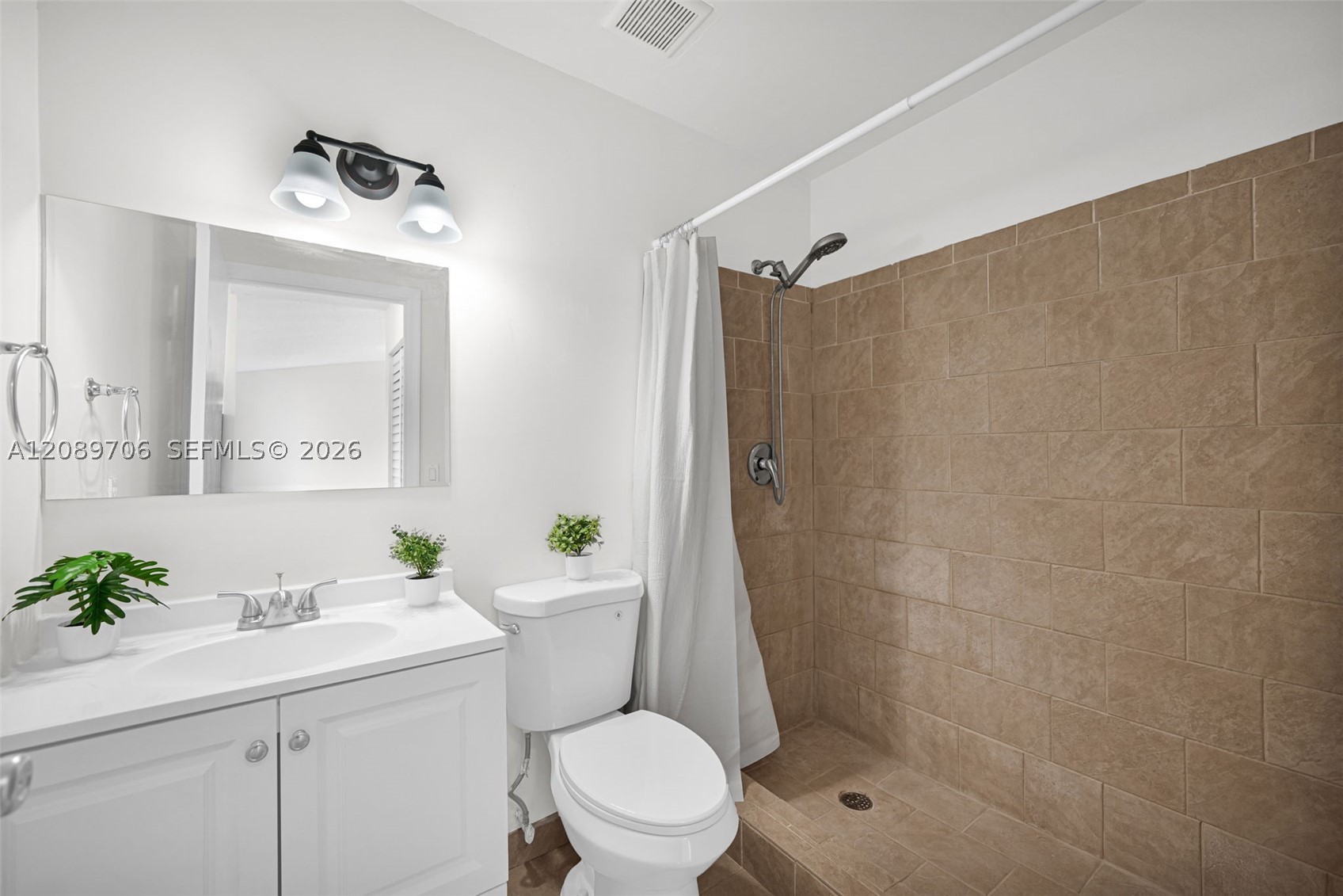 2414 San Remo Cir Property Photo 19