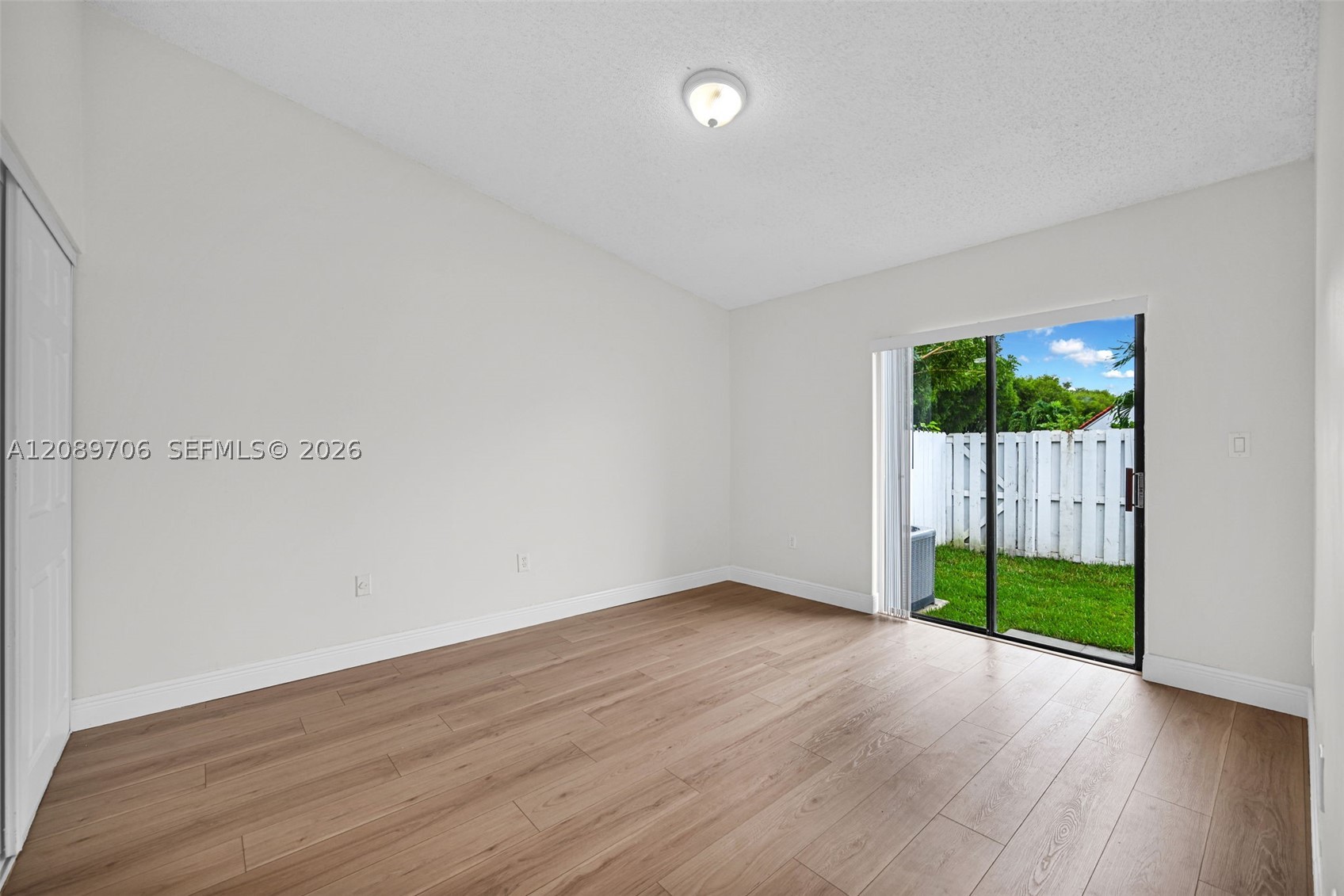 2414 San Remo Cir Property Photo 22