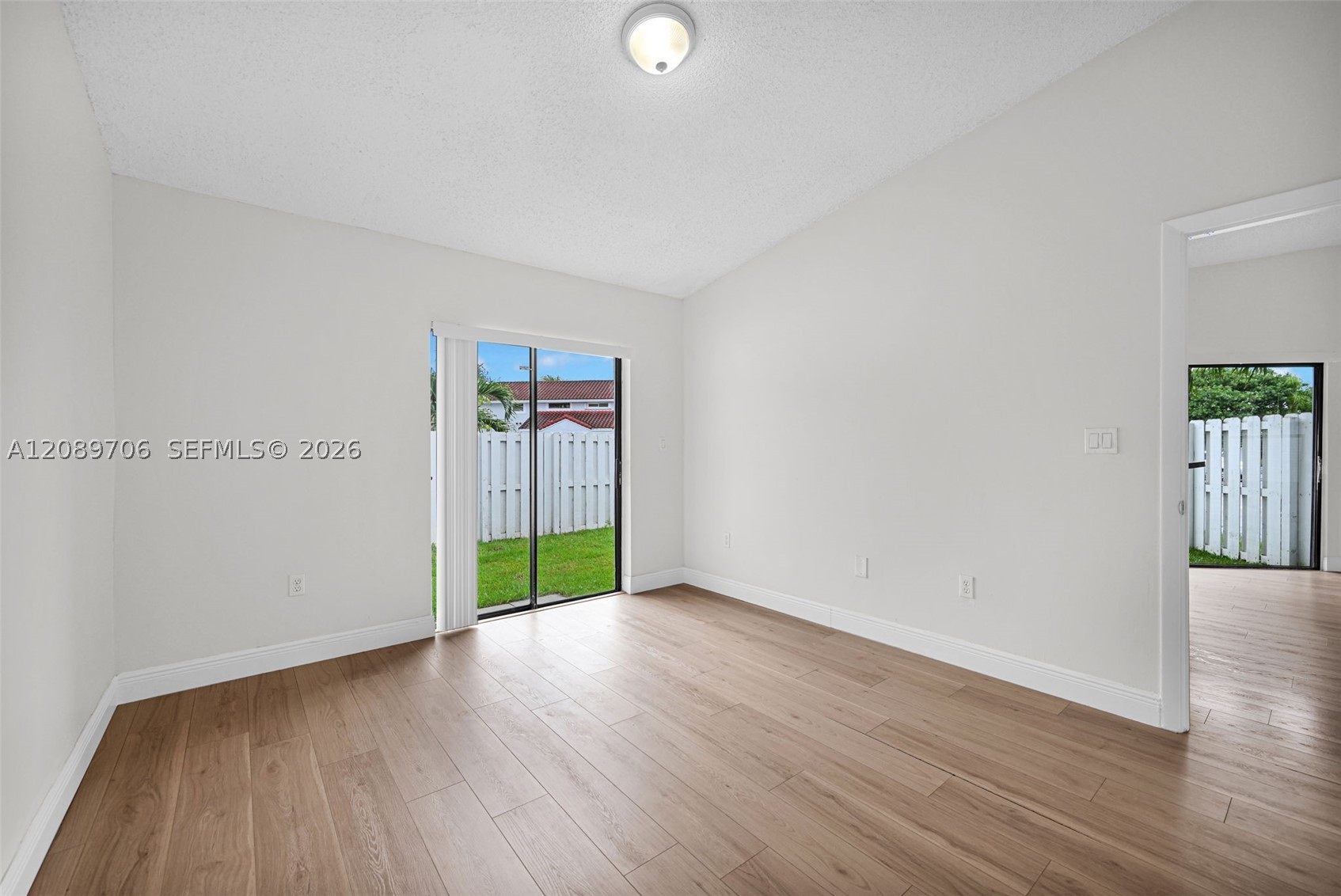 2414 San Remo Cir Property Photo 23