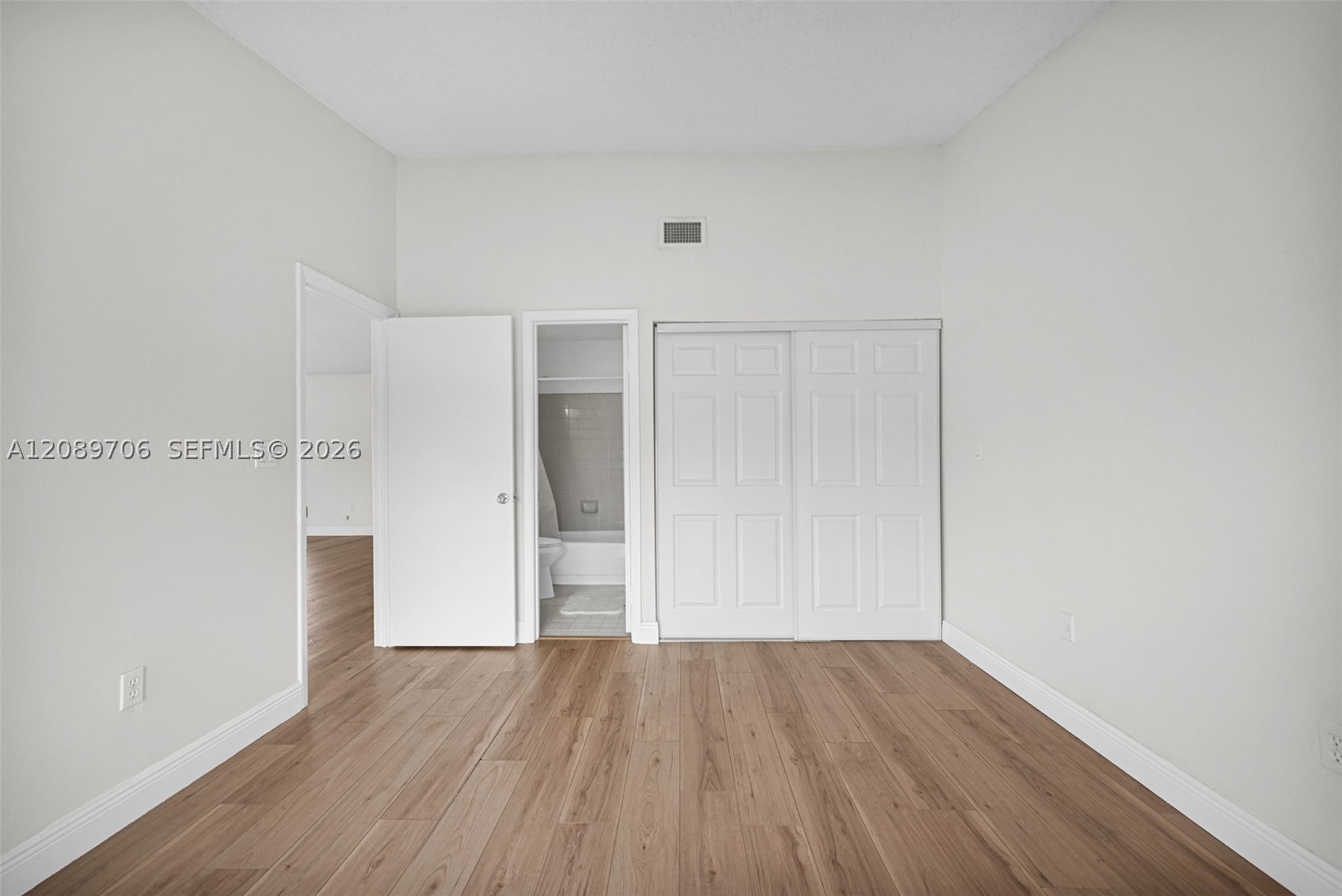 2414 San Remo Cir Property Photo 24