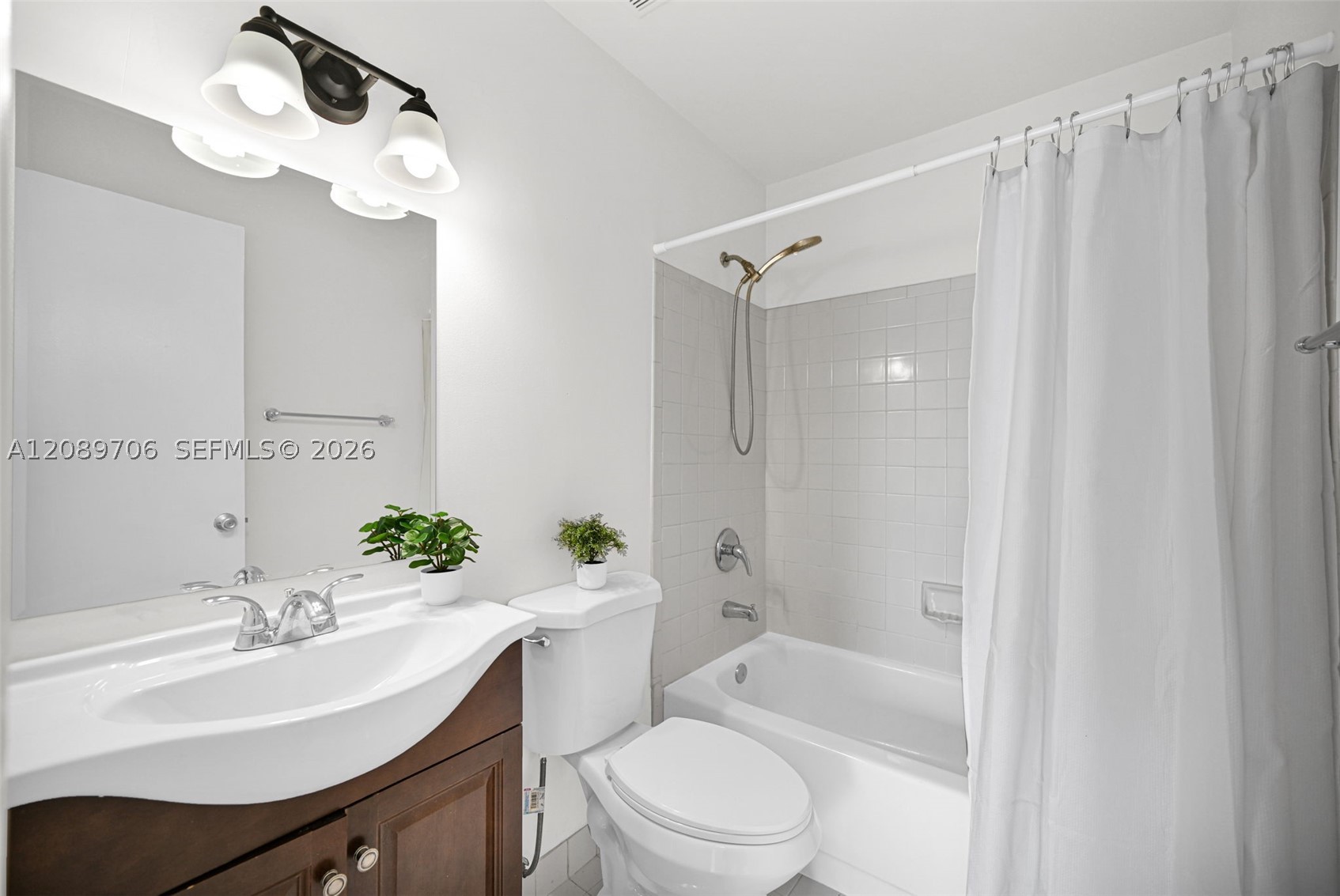 2414 San Remo Cir Property Photo 26
