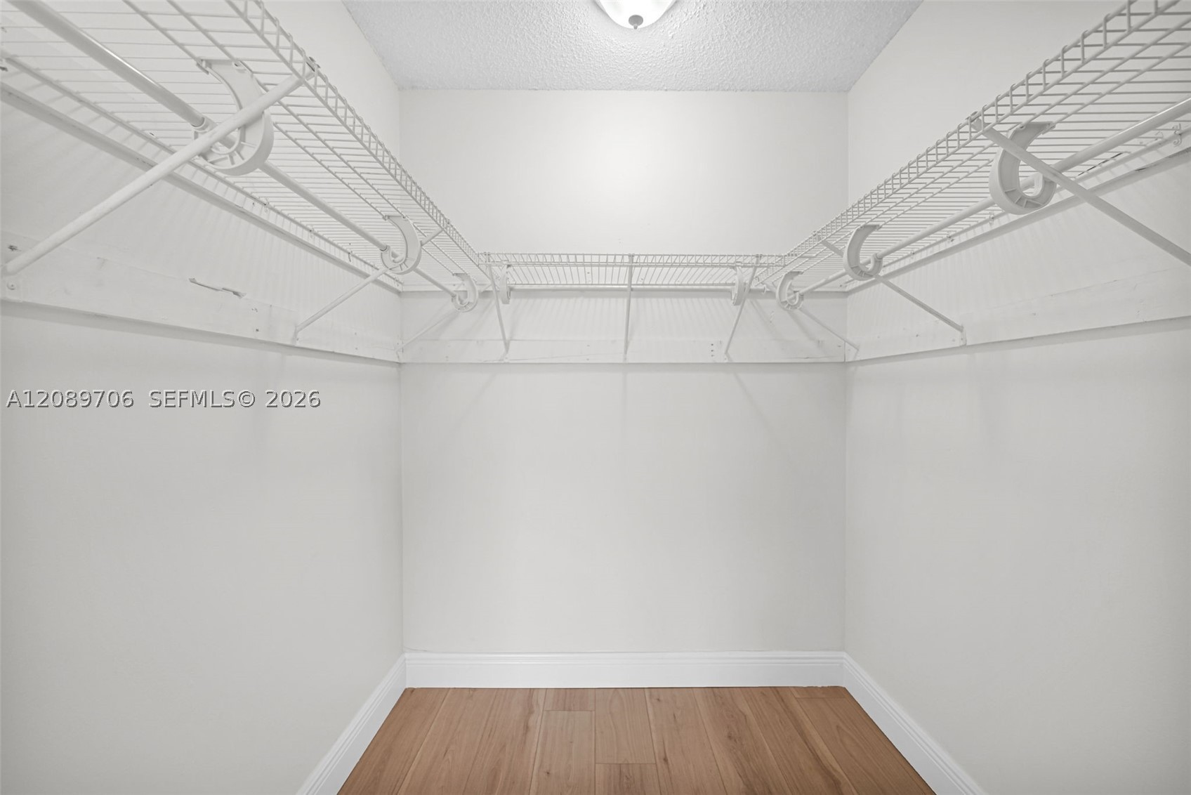 2414 San Remo Cir Property Photo 28