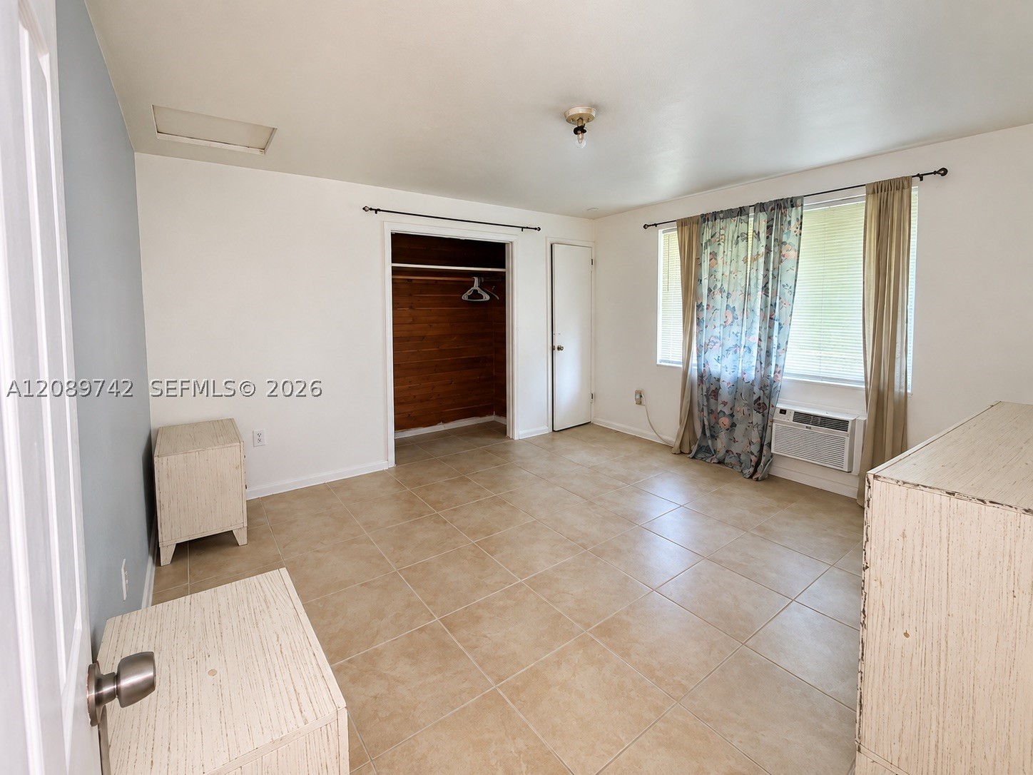 905 Ne 5th Ave 2 Property Photo 5