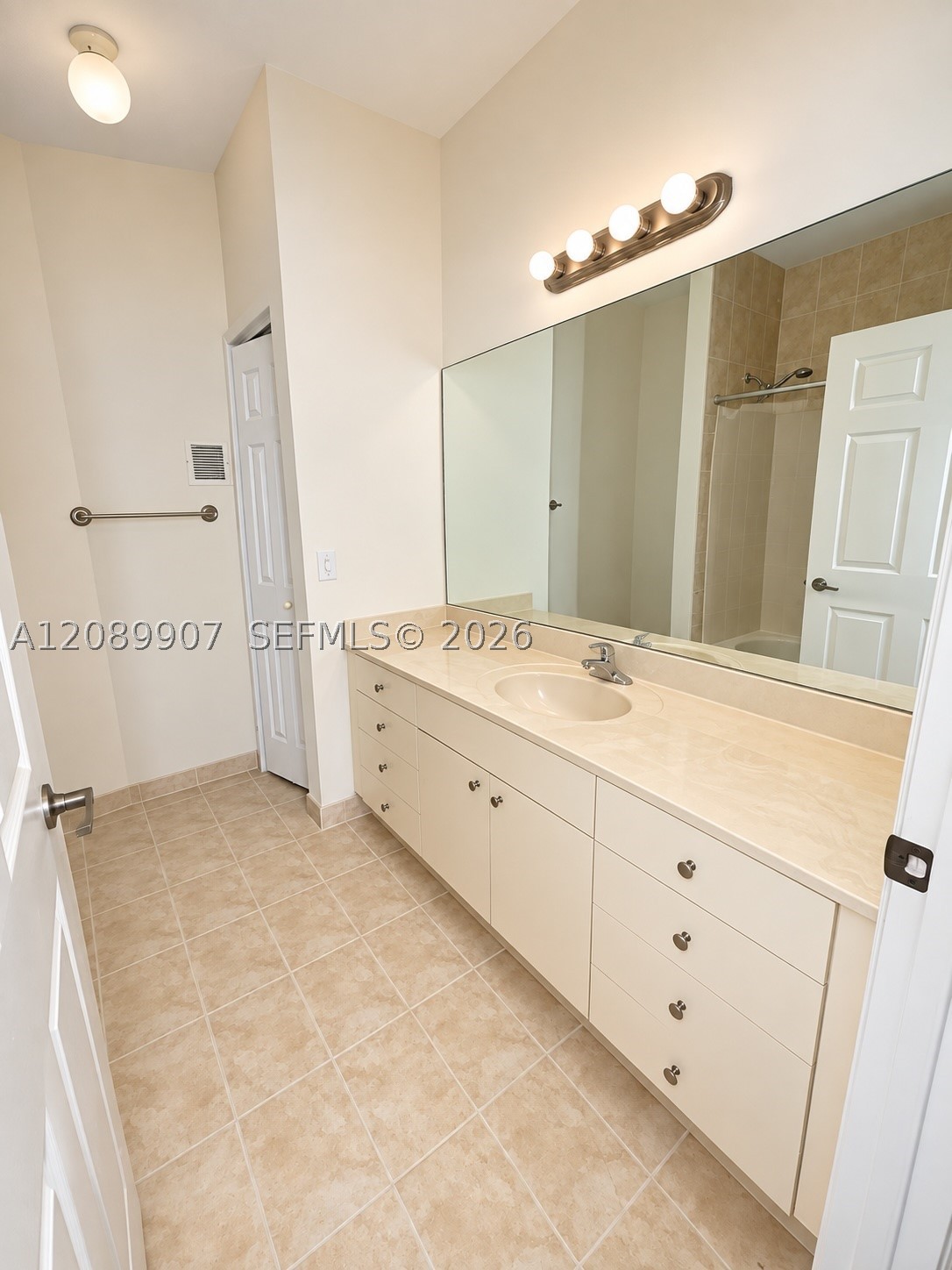359 Ne 27th Ter 103 Property Photo 15