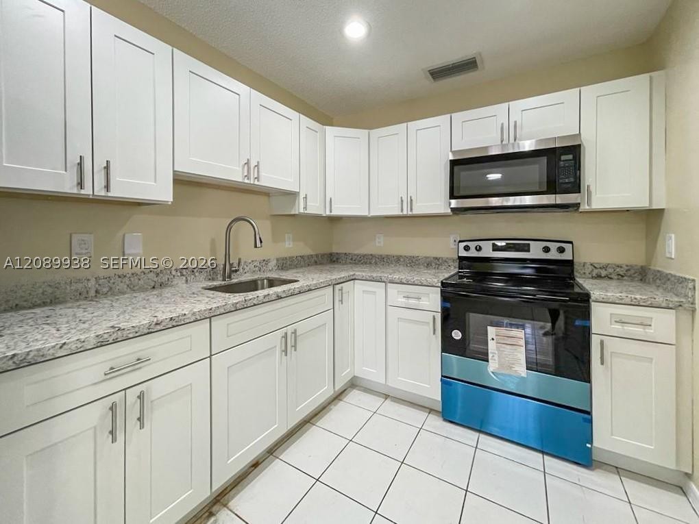 873 Sw 10th St Property Photo 2