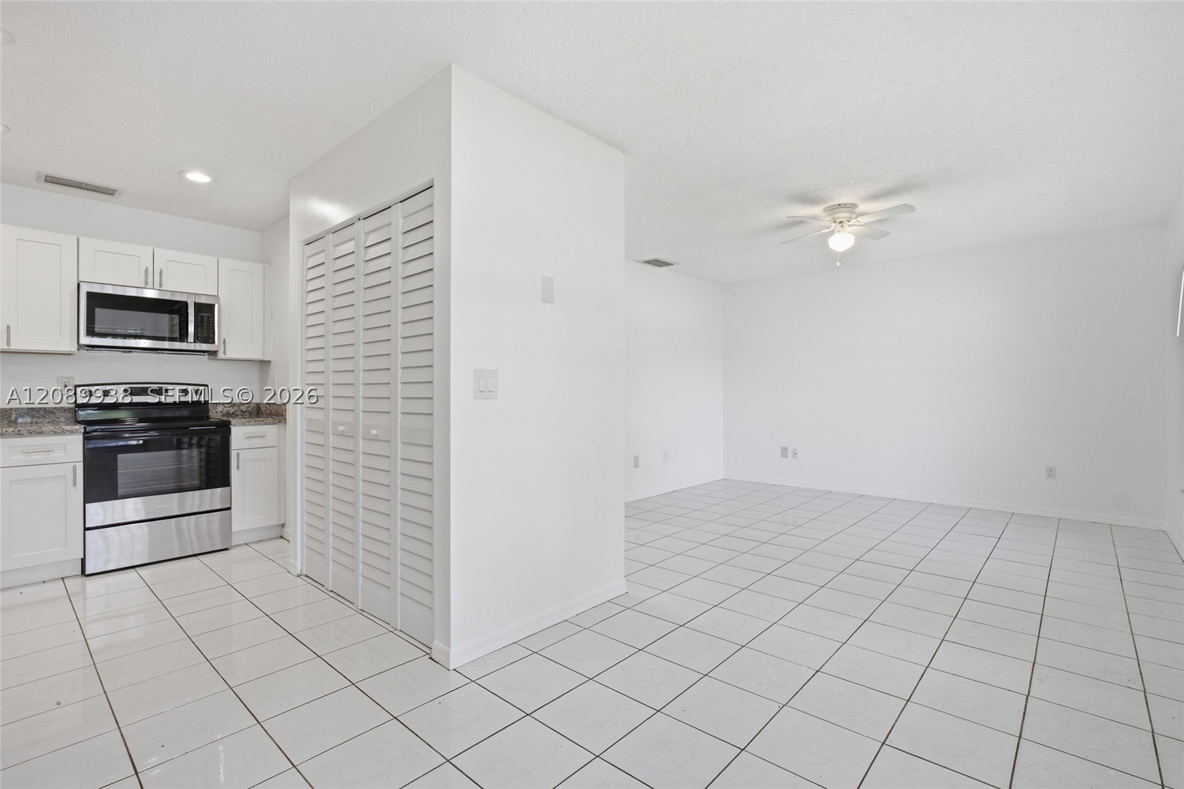 873 Sw 10th St Property Photo 4