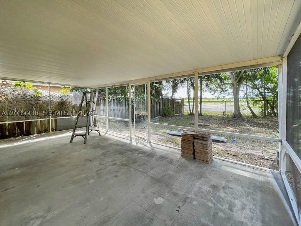873 Sw 10th St Property Photo 14