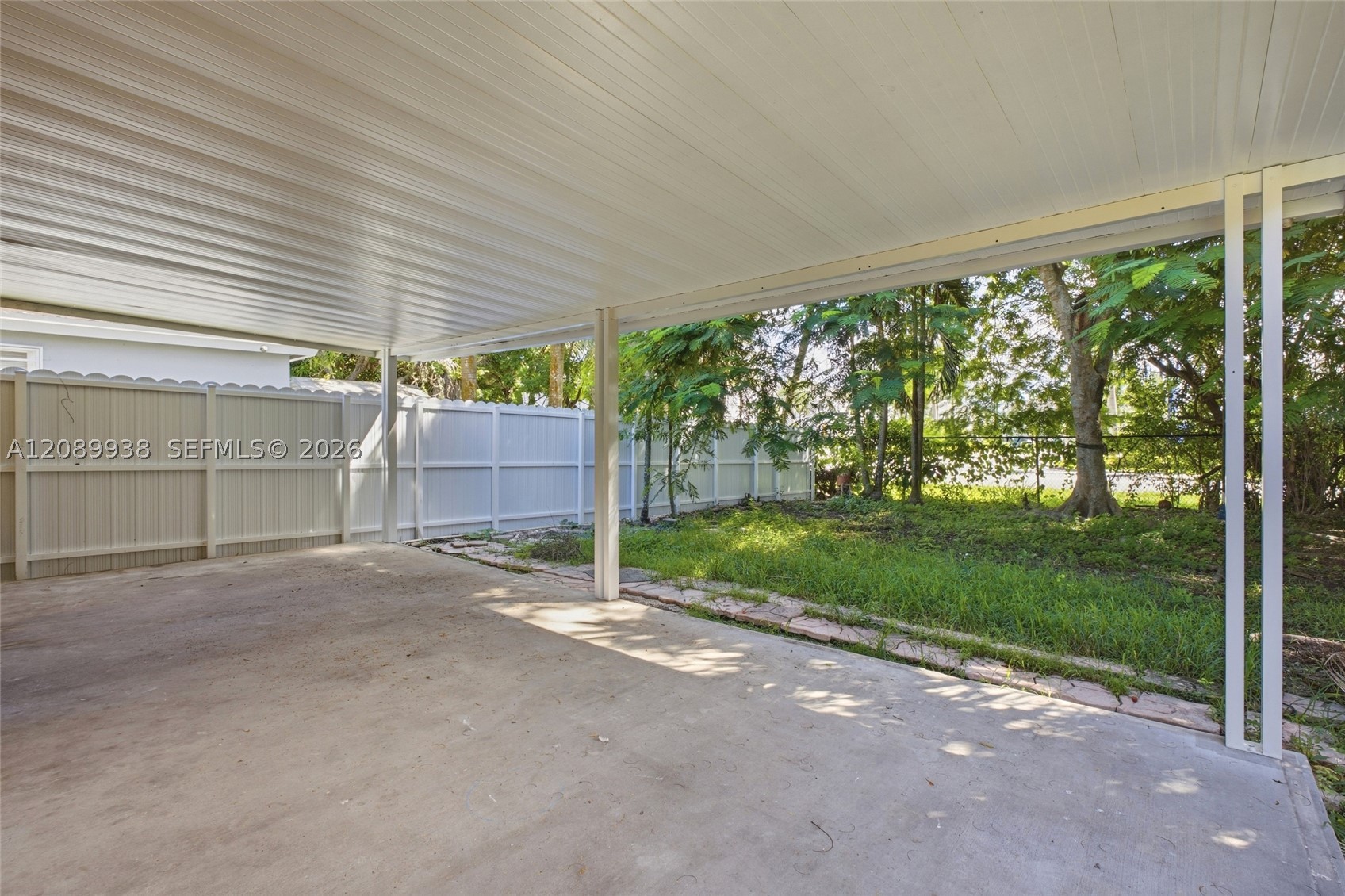 873 Sw 10th St Property Photo 16