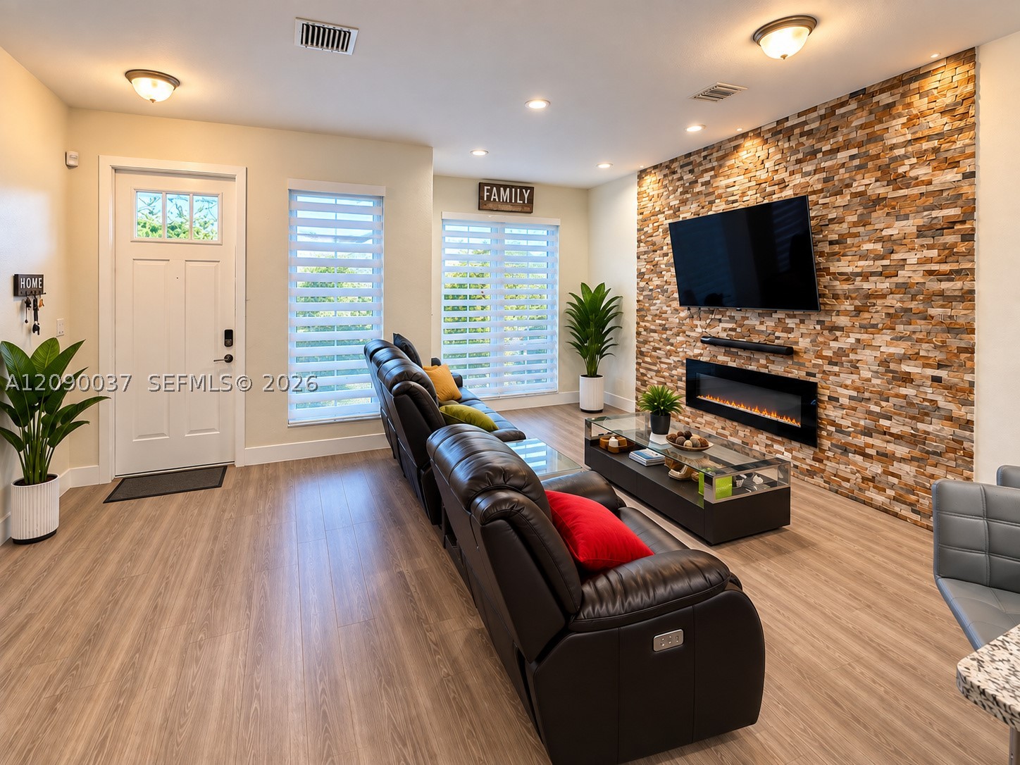 A12090037 Property Photo 2