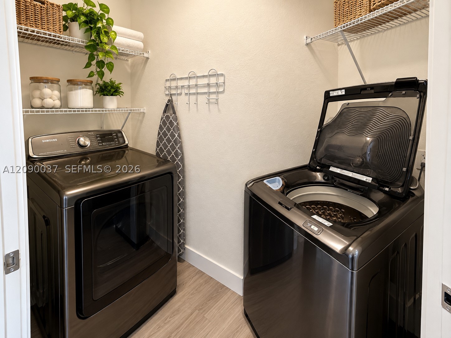 A12090037 Property Photo 8