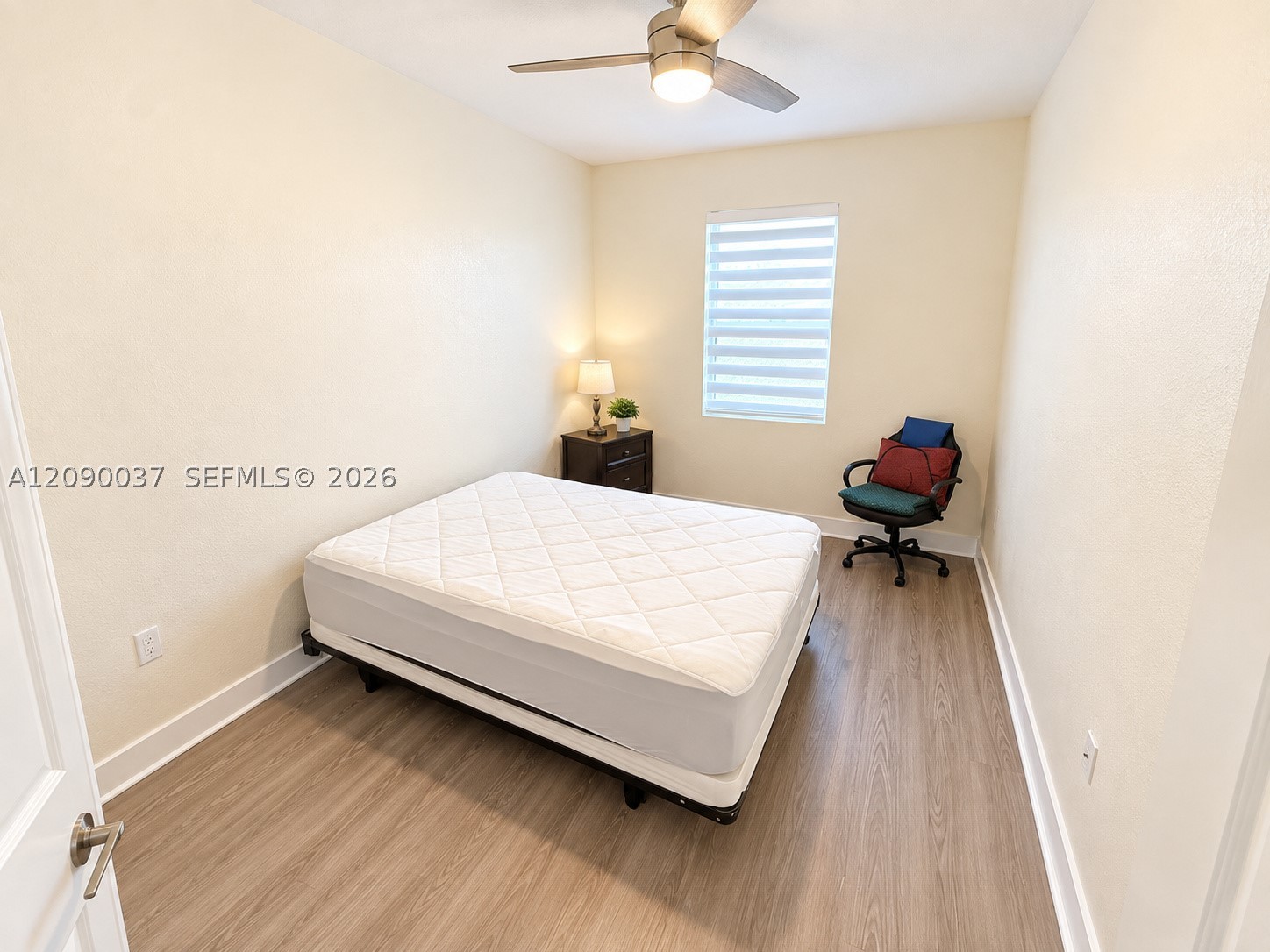 A12090037 Property Photo 11