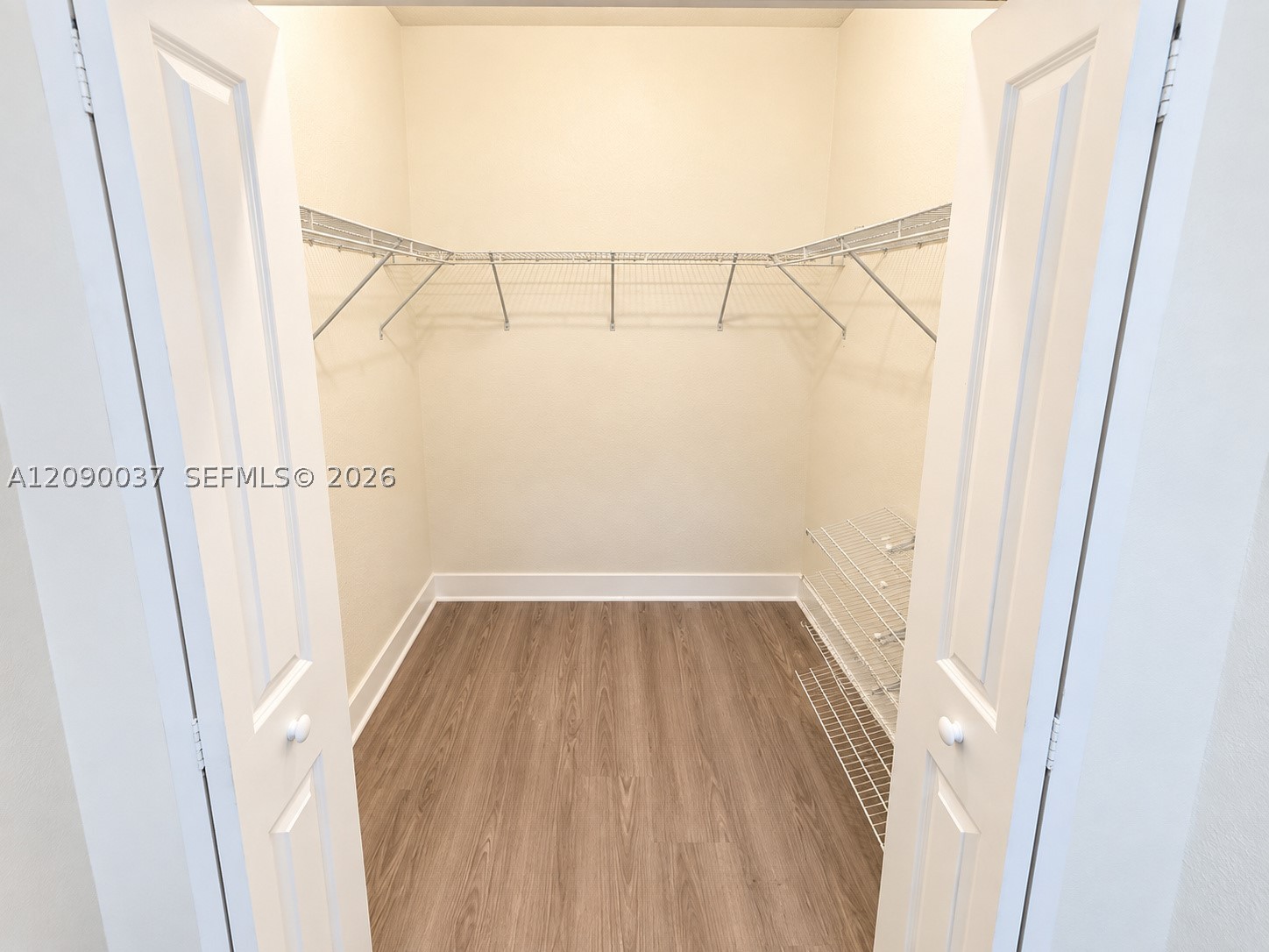 A12090037 Property Photo 13