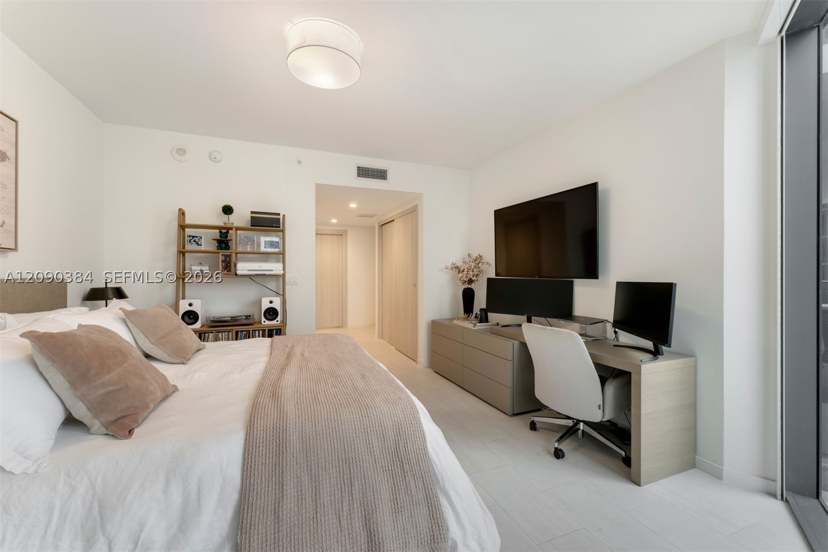 1000 Brickell Plz 2401 Property Photo 13