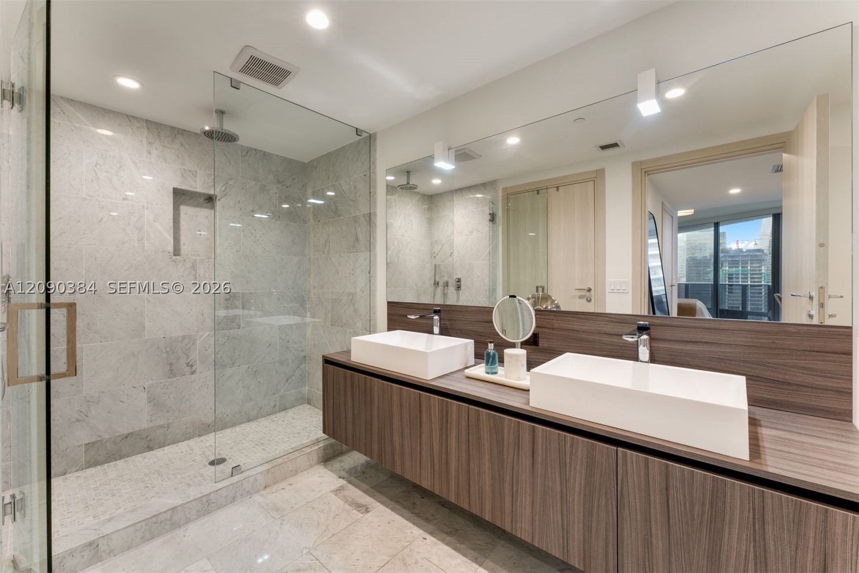 1000 Brickell Plz 2401 Property Photo 14