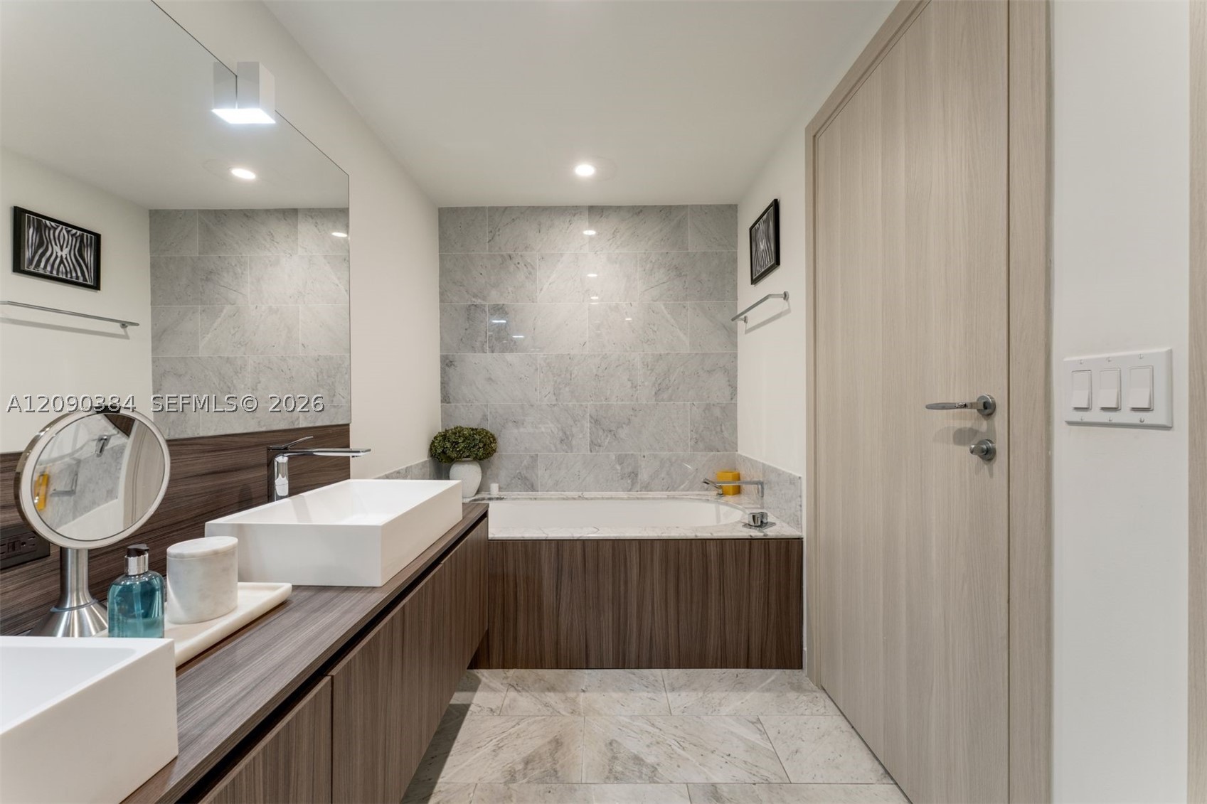 1000 Brickell Plz 2401 Property Photo 15