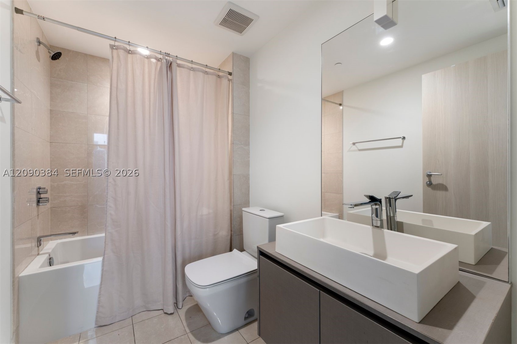 1000 Brickell Plz 2401 Property Photo 18