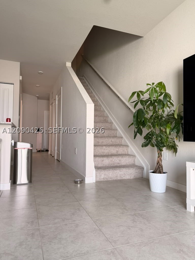 1074 Nw 6th Ter Property Photo 4