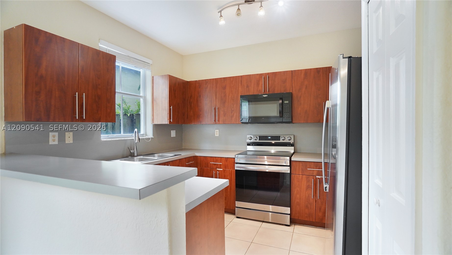 1485 Se 25th Ter Property Photo 12