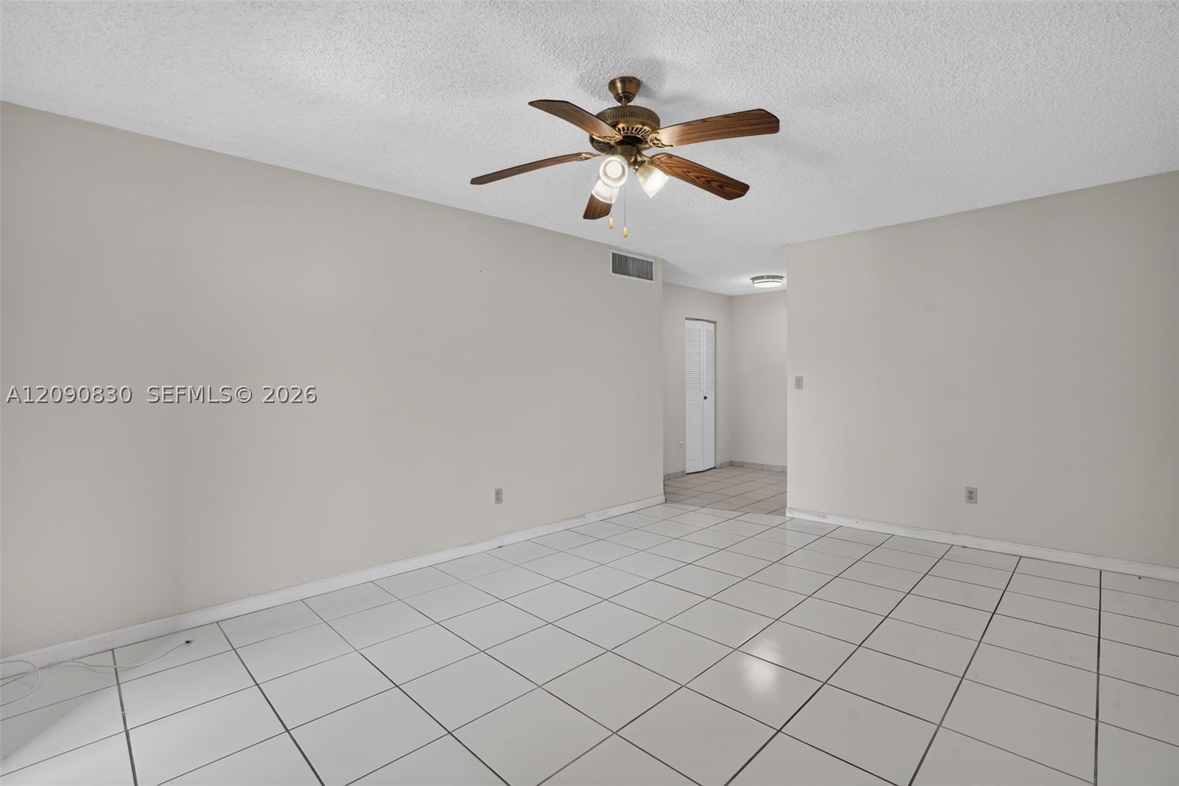 10786 N Kendall Dr D14 Property Photo 3