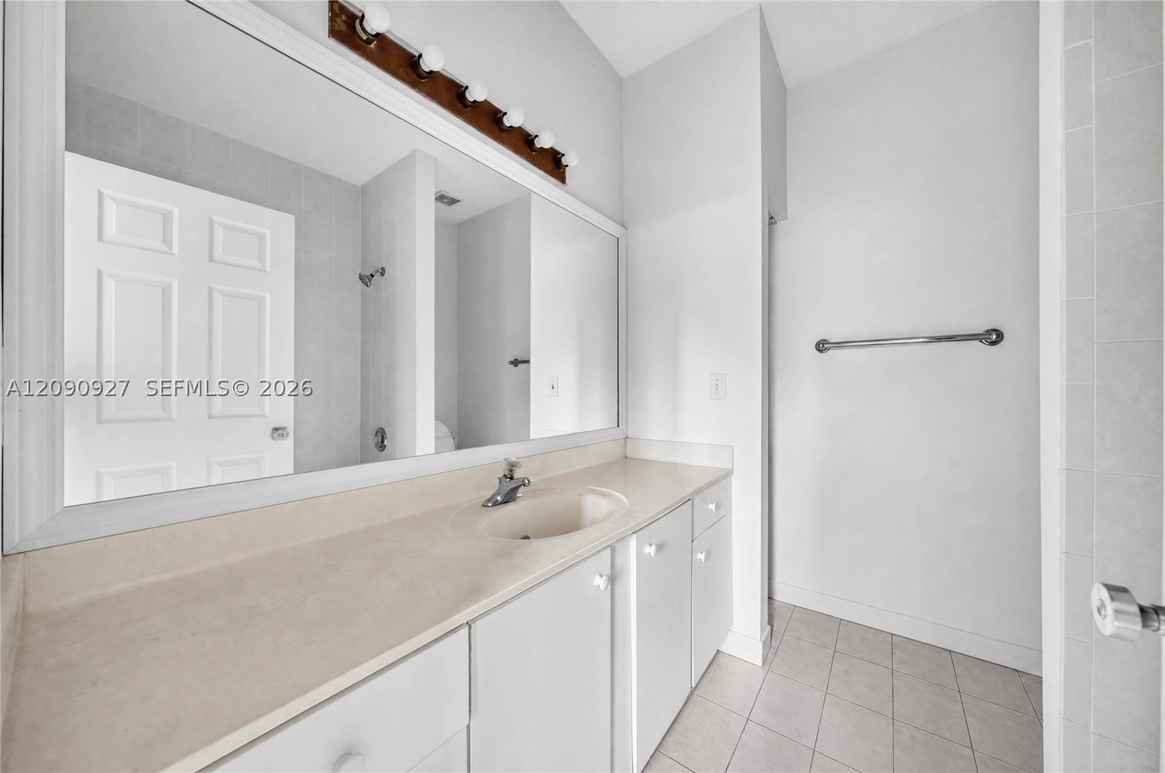 359 Ne 27th Ter 204 Property Photo 14