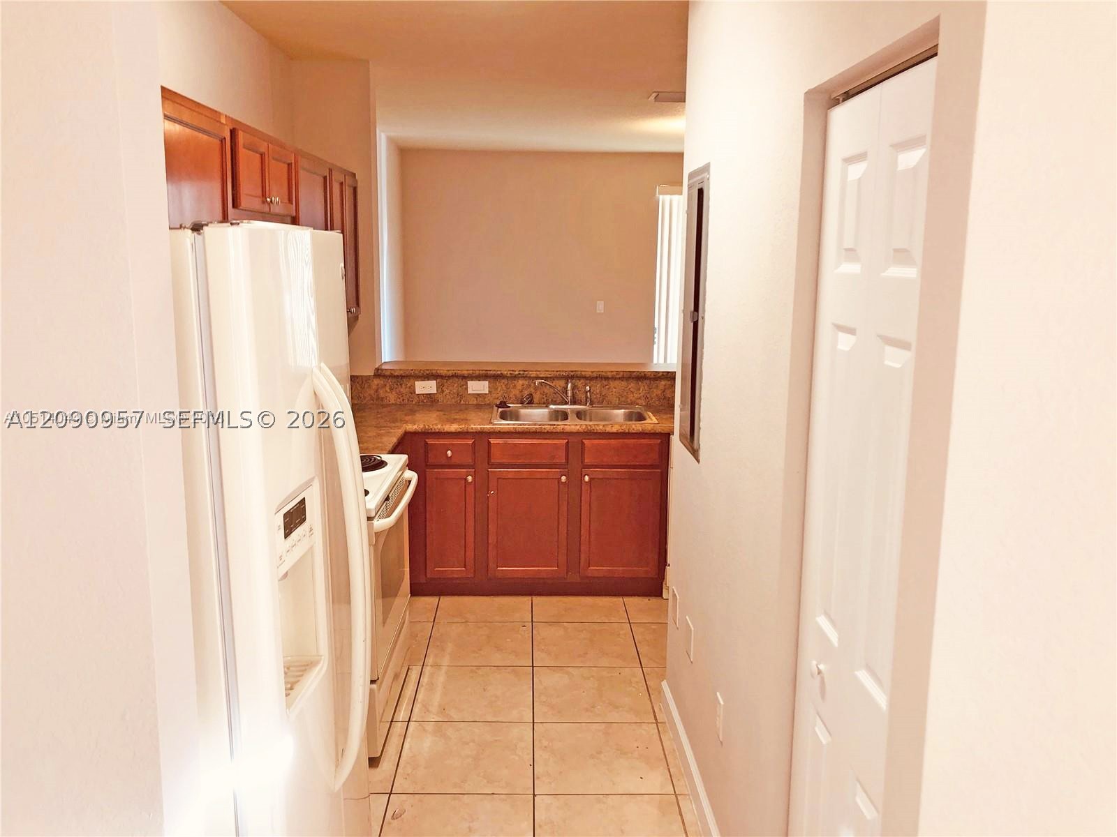2884 Se 2nd Dr 2 Property Photo 4