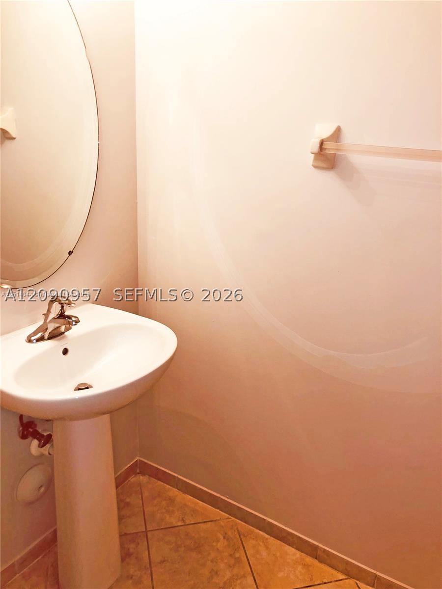 2884 Se 2nd Dr 2 Property Photo 8