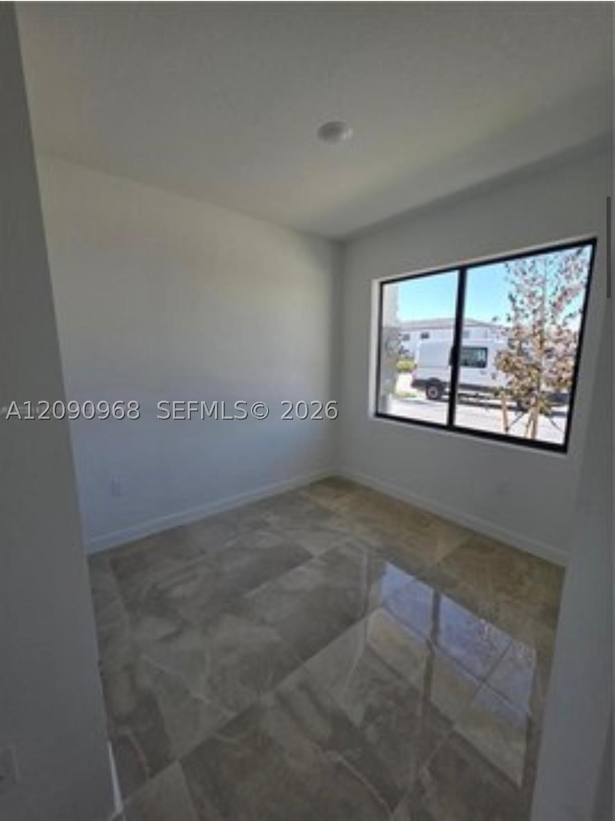 1305 Nw 4th Ter Property Photo 4
