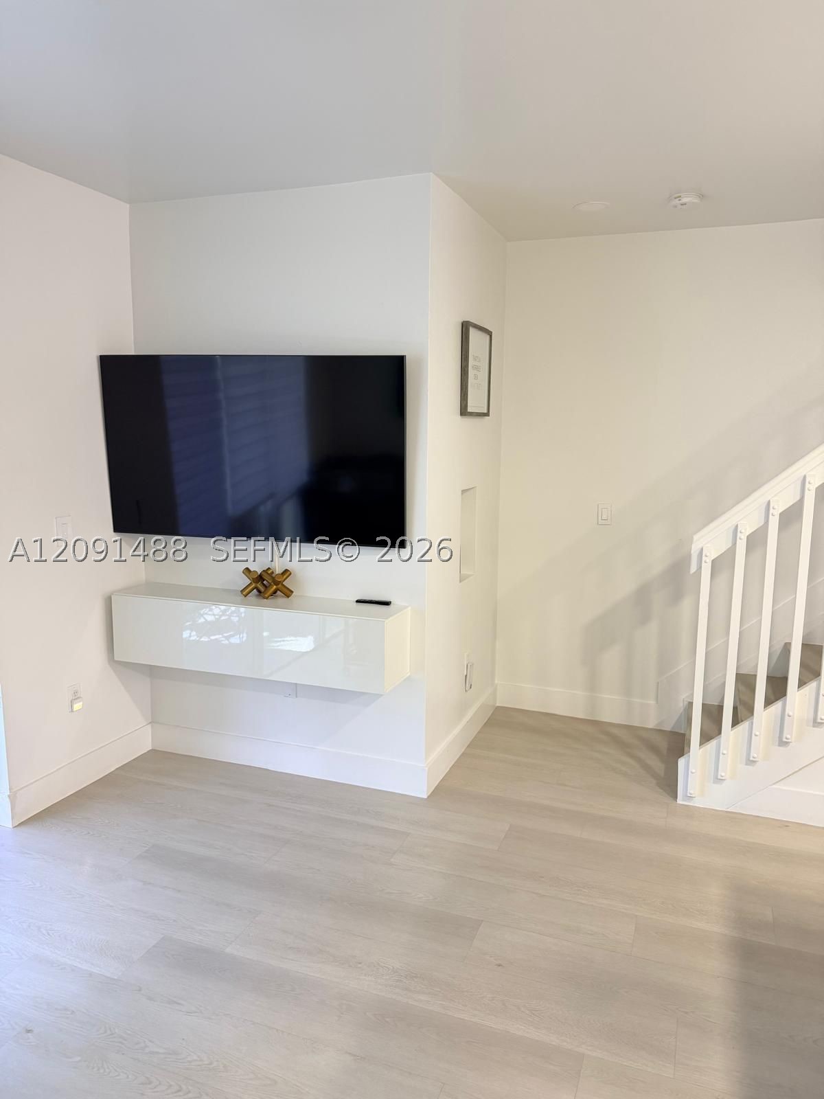 1022 Ne 42nd Ter N/a Property Photo 3