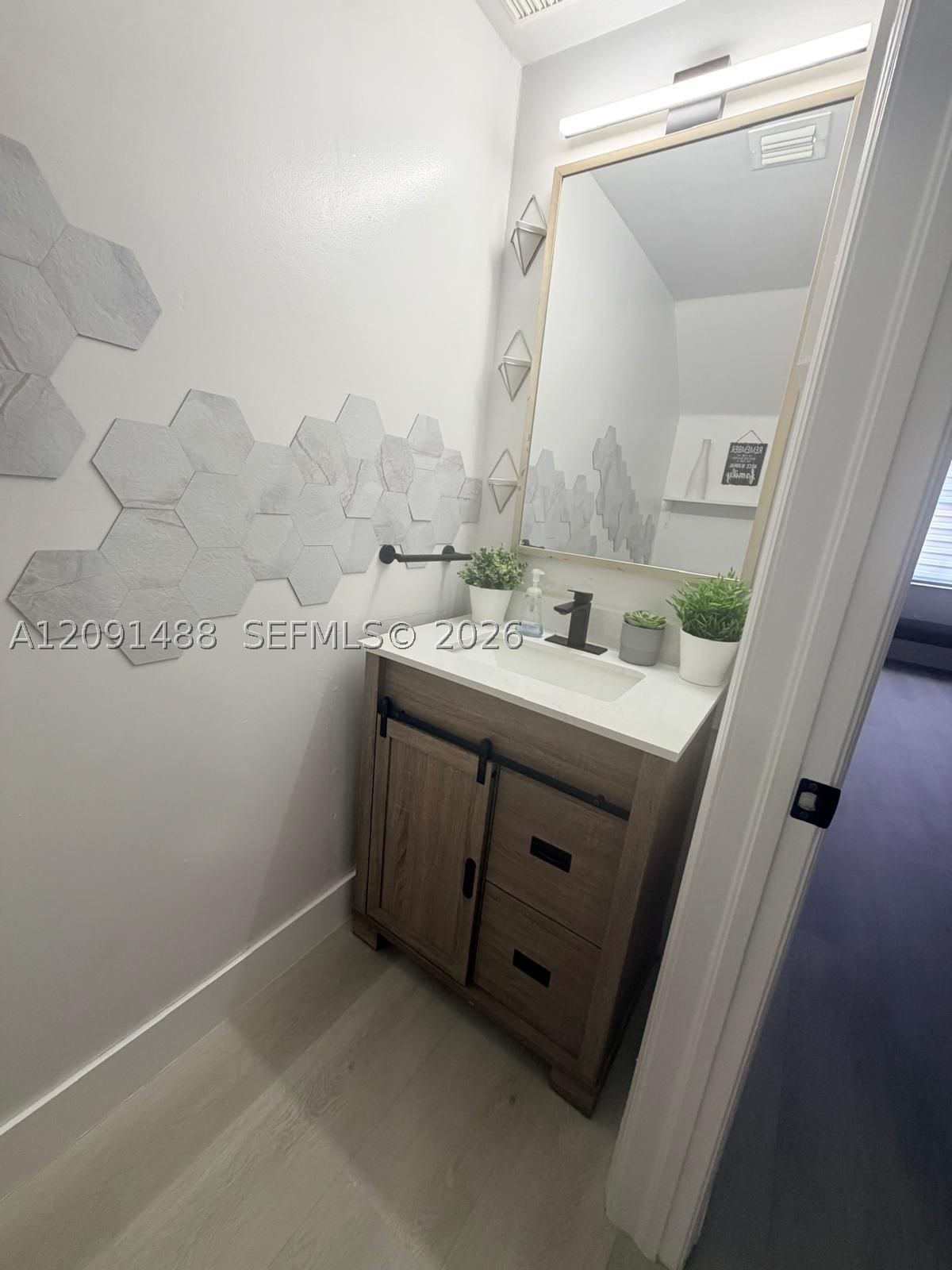 1022 Ne 42nd Ter N/a Property Photo 24