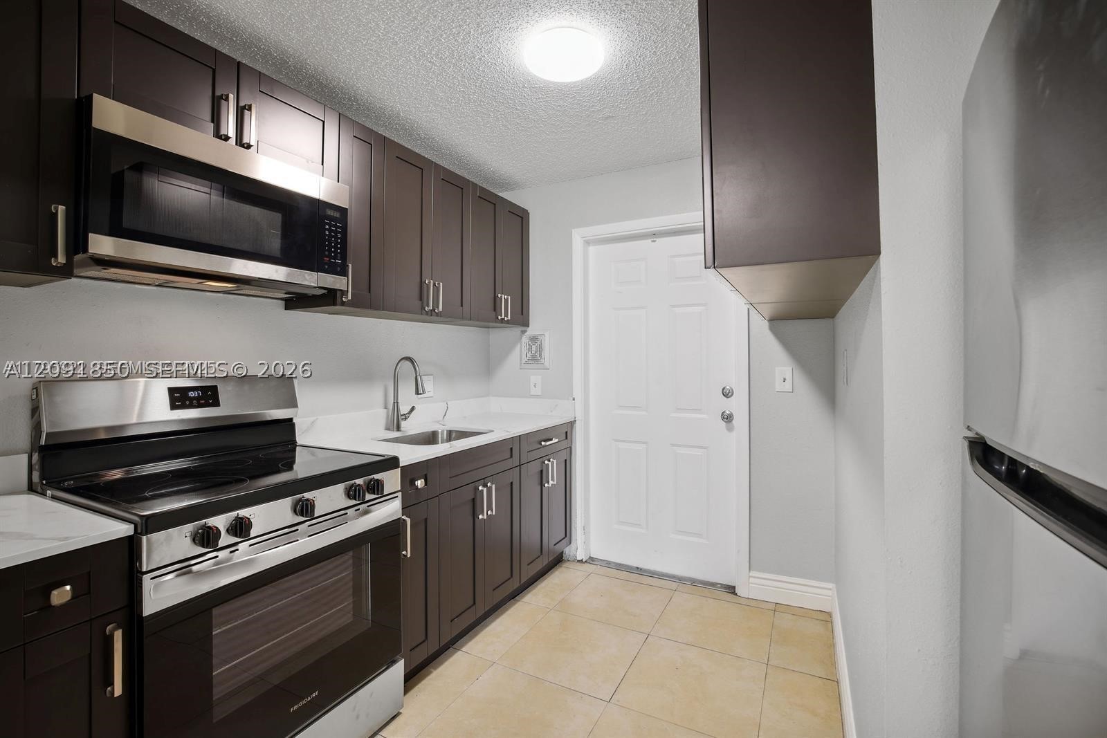 850 E Commercial Blvd 214b Property Photo 4
