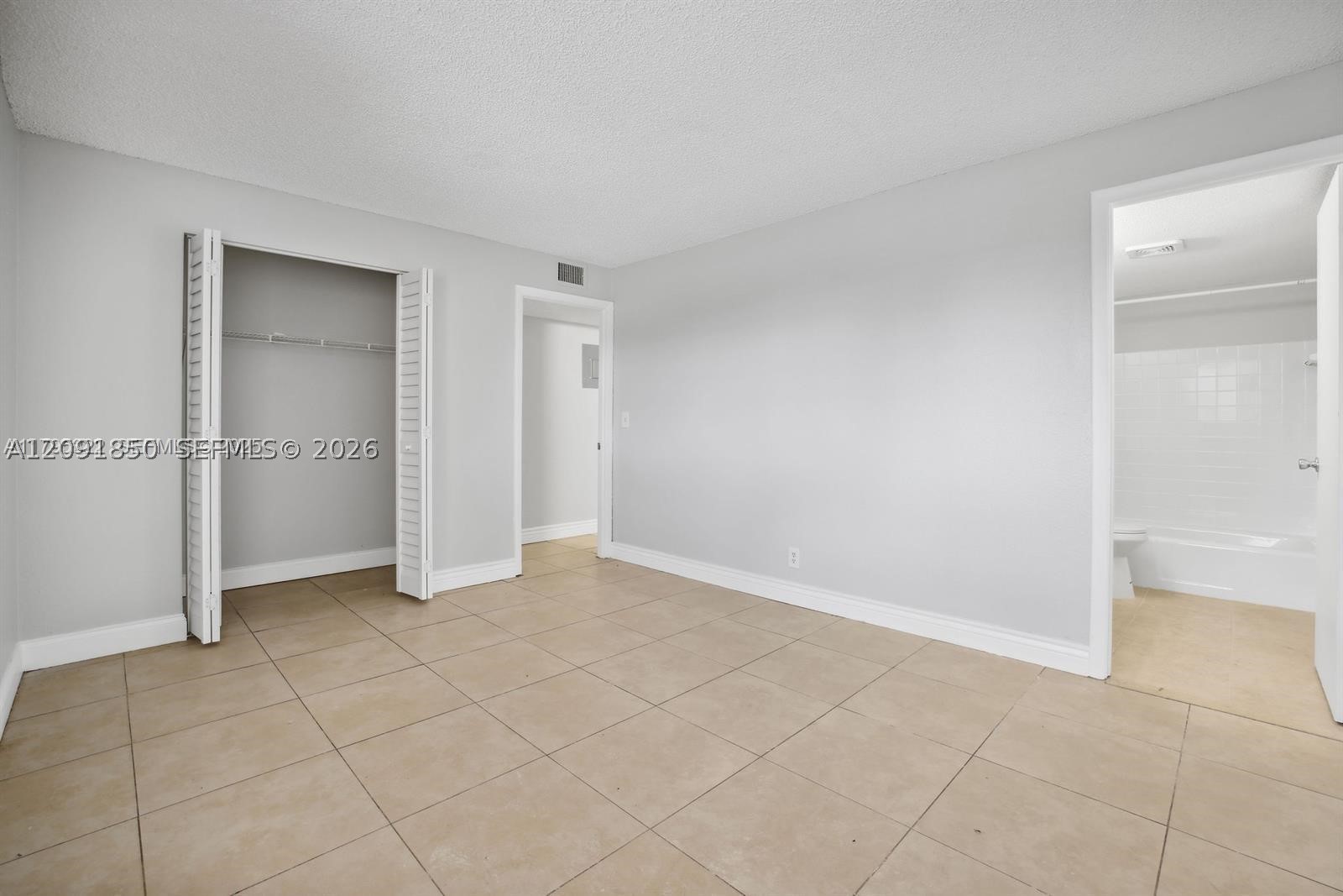 850 E Commercial Blvd 214b Property Photo 15
