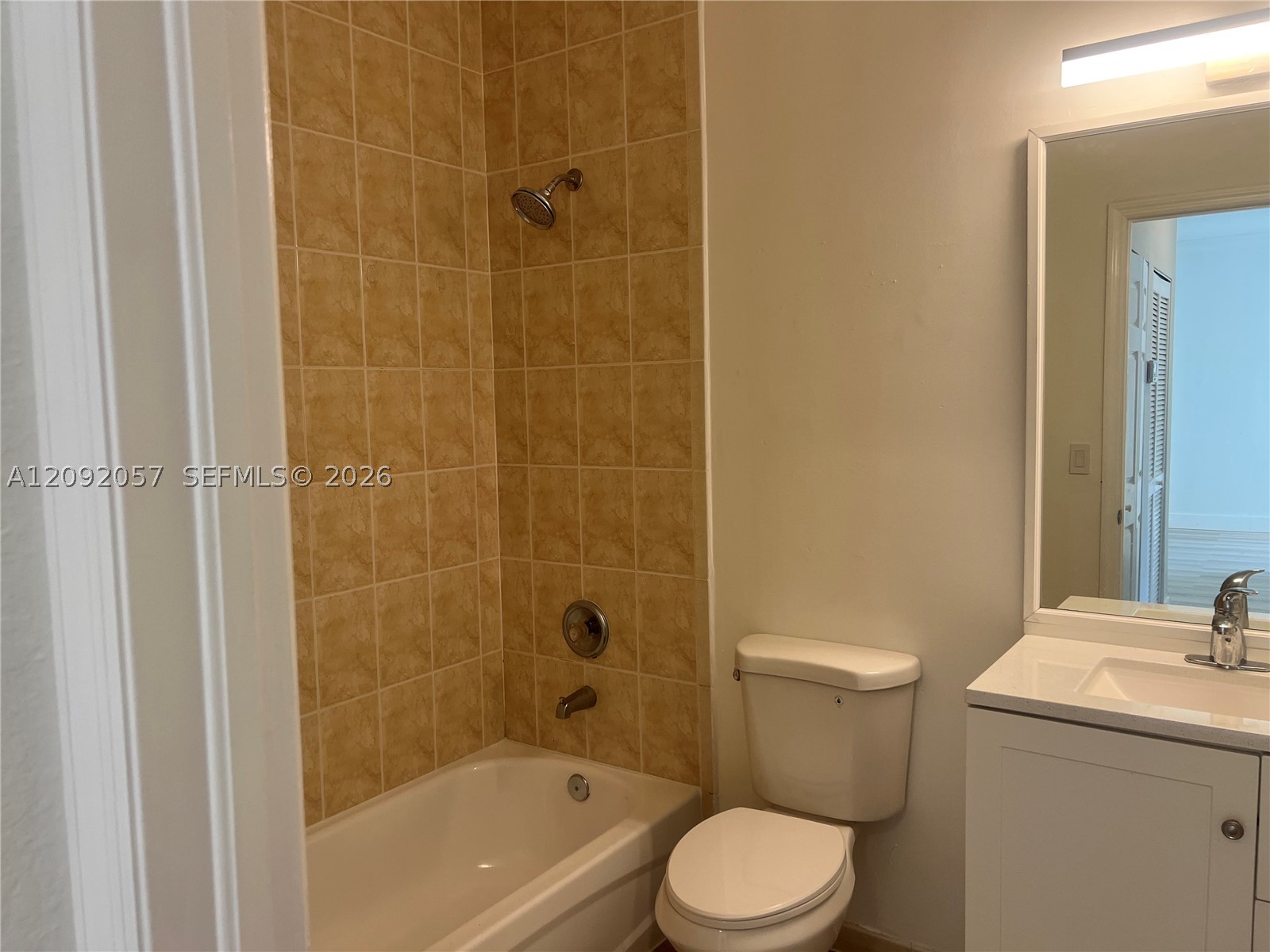 372 Ne 26th Pl 201 Property Photo 24