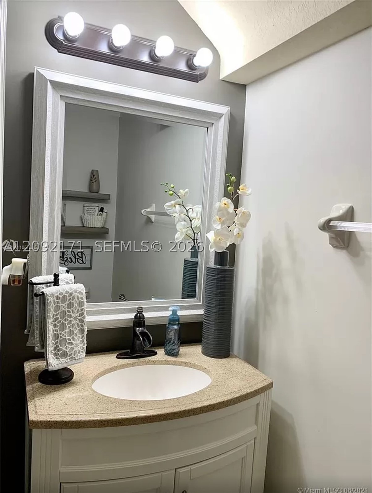 373 Ne 37th Ave Property Photo 13