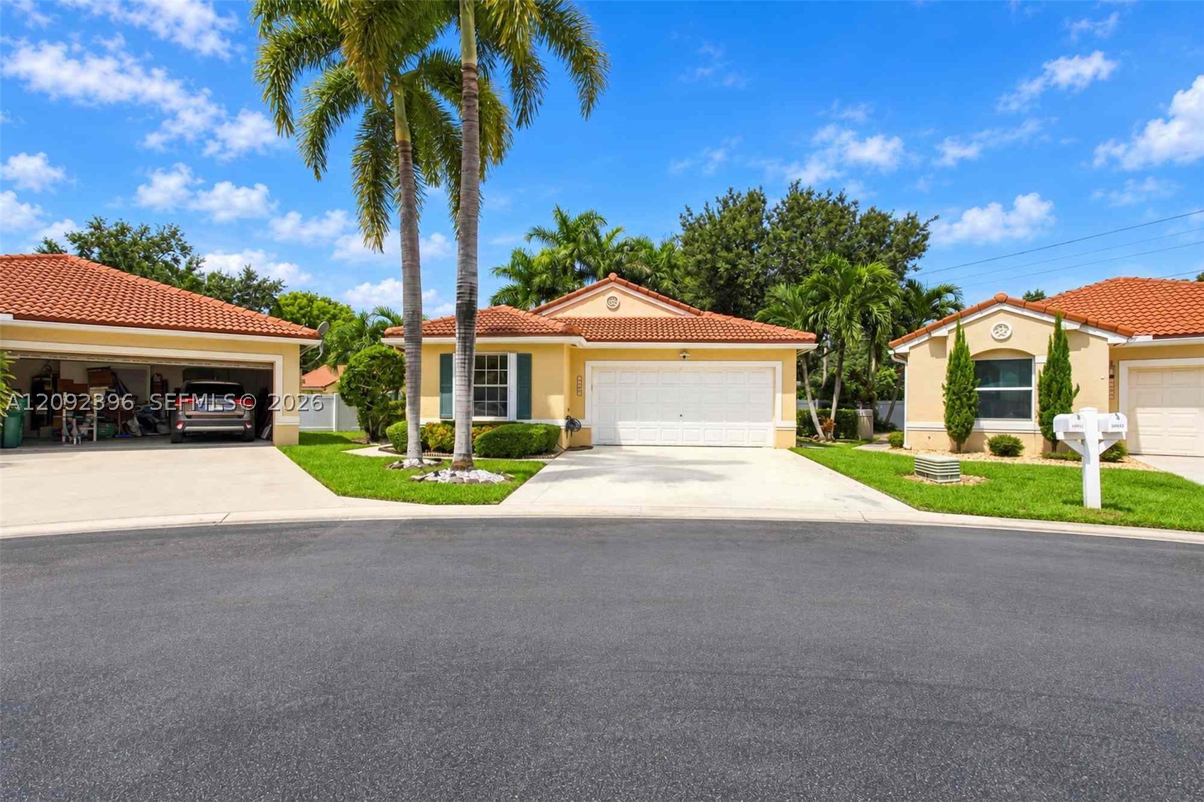 10937 Nw 46th Dr Property Photo 2