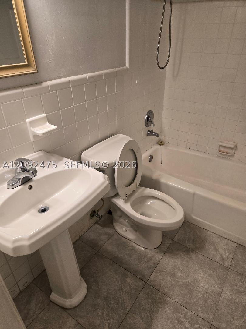 2838 Madison St 12 Property Photo 7