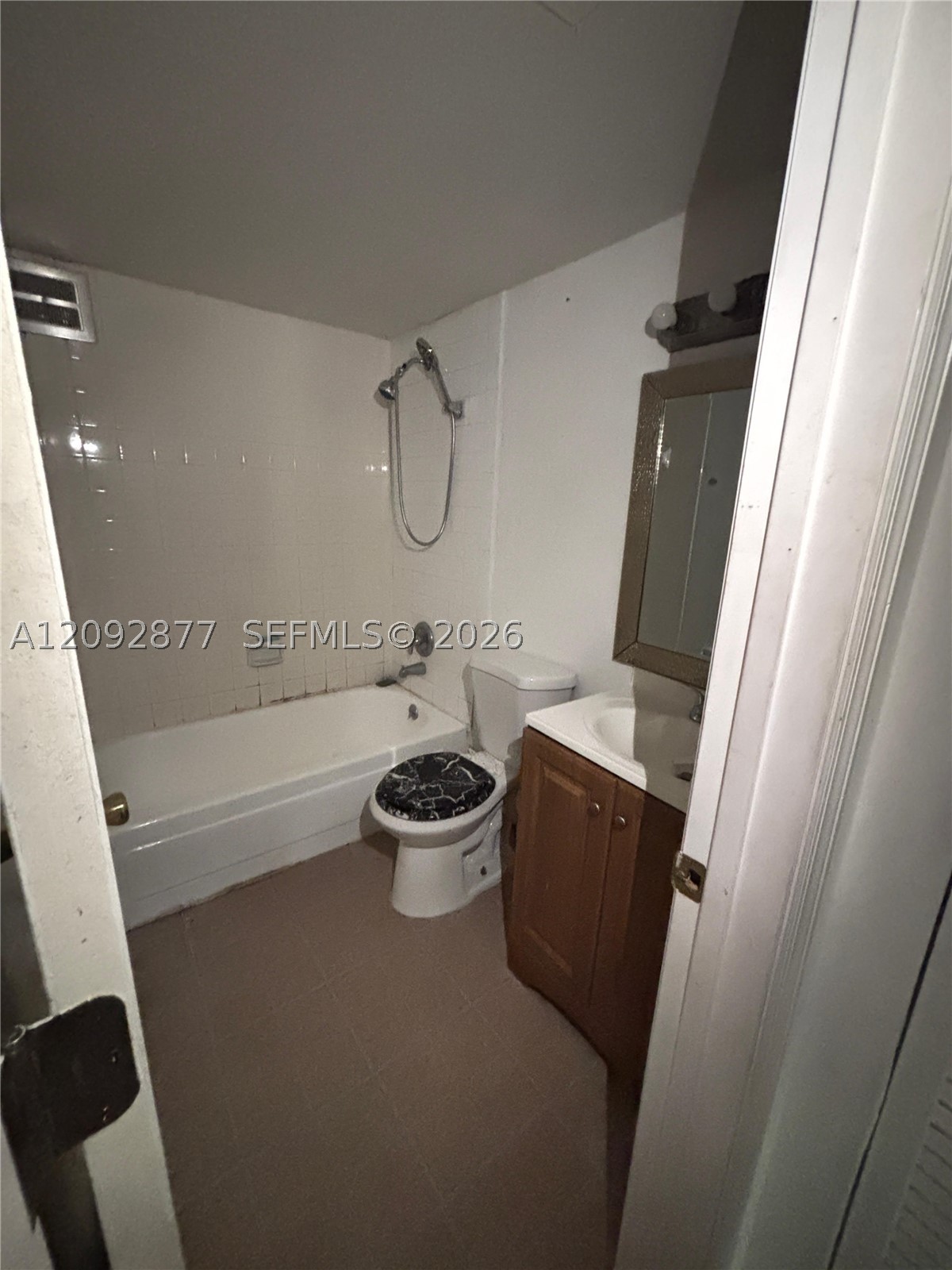 5325 Curry Ford Rd A101 Property Photo 4