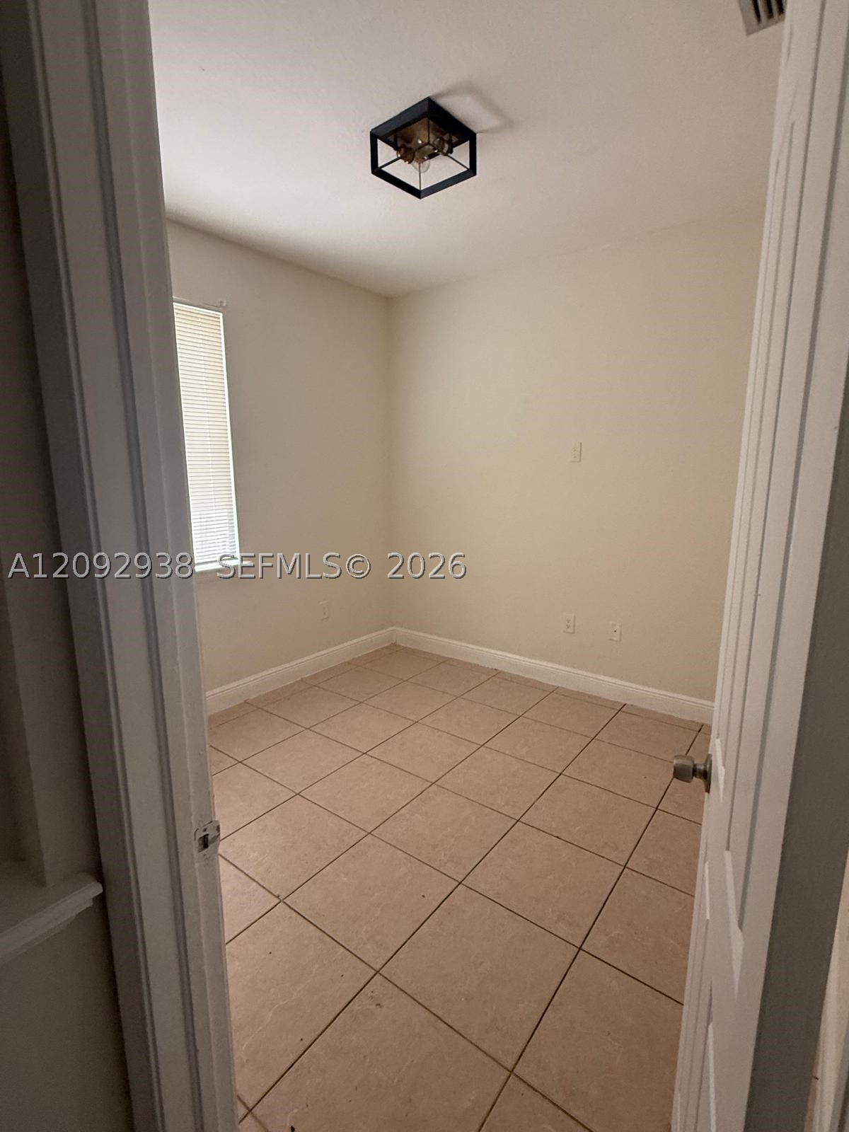 372 Sw 2nd St - Property Photo 2