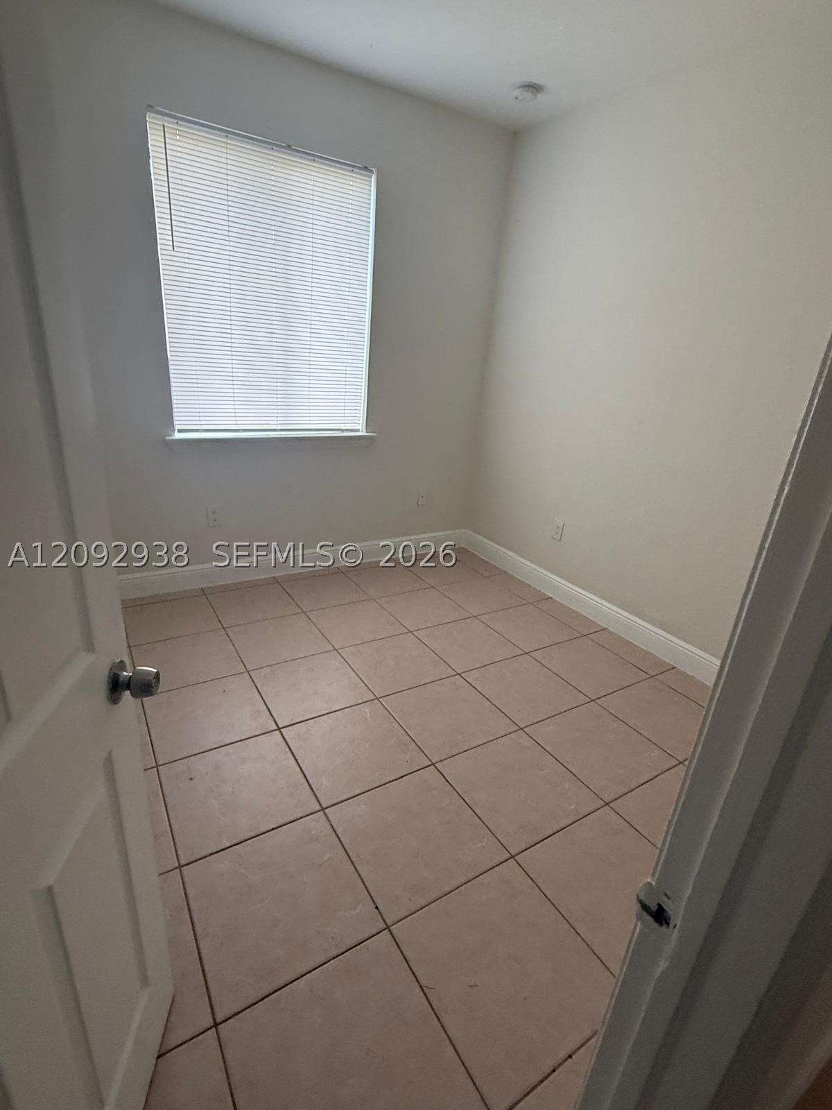 372 Sw 2nd St - Property Photo 5