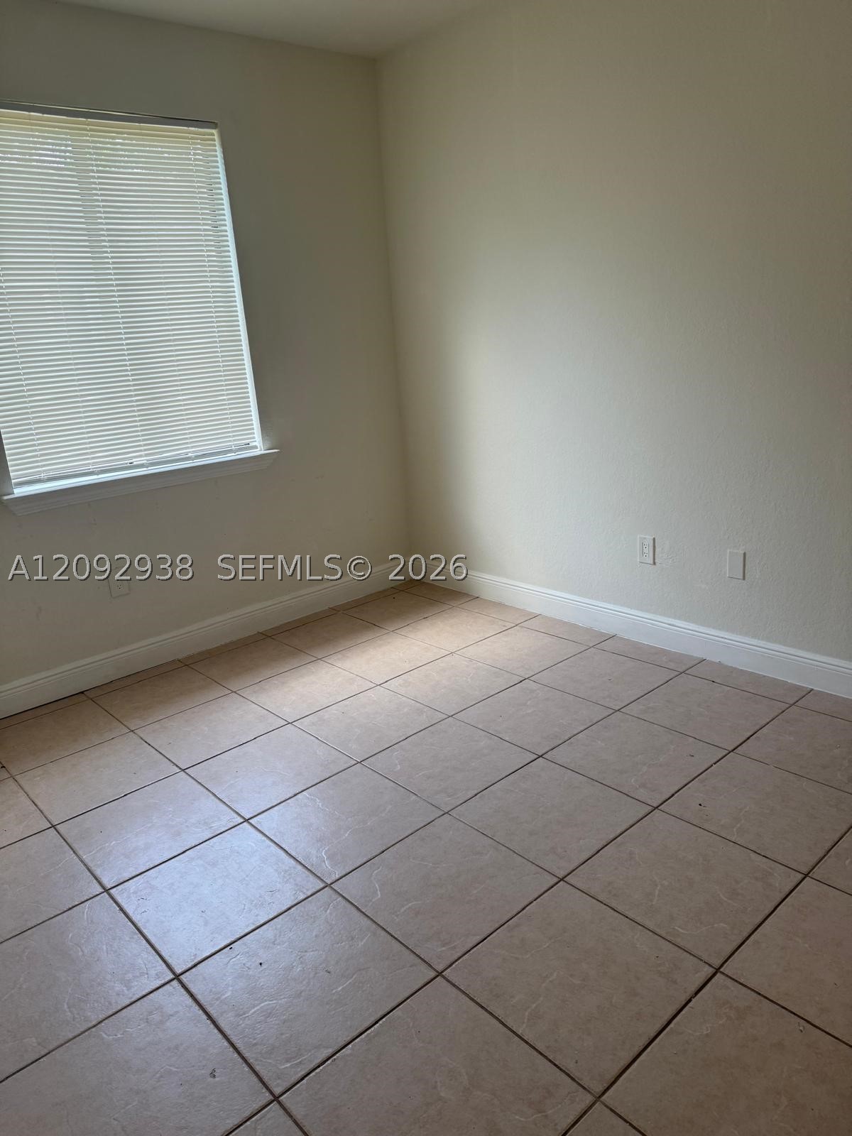 372 Sw 2nd St - Property Photo 6