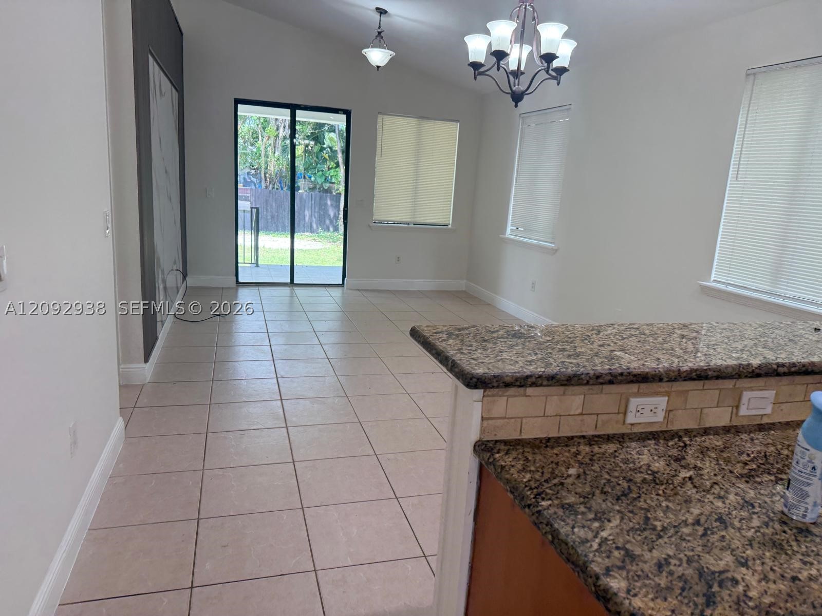 372 Sw 2nd St - Property Photo 8