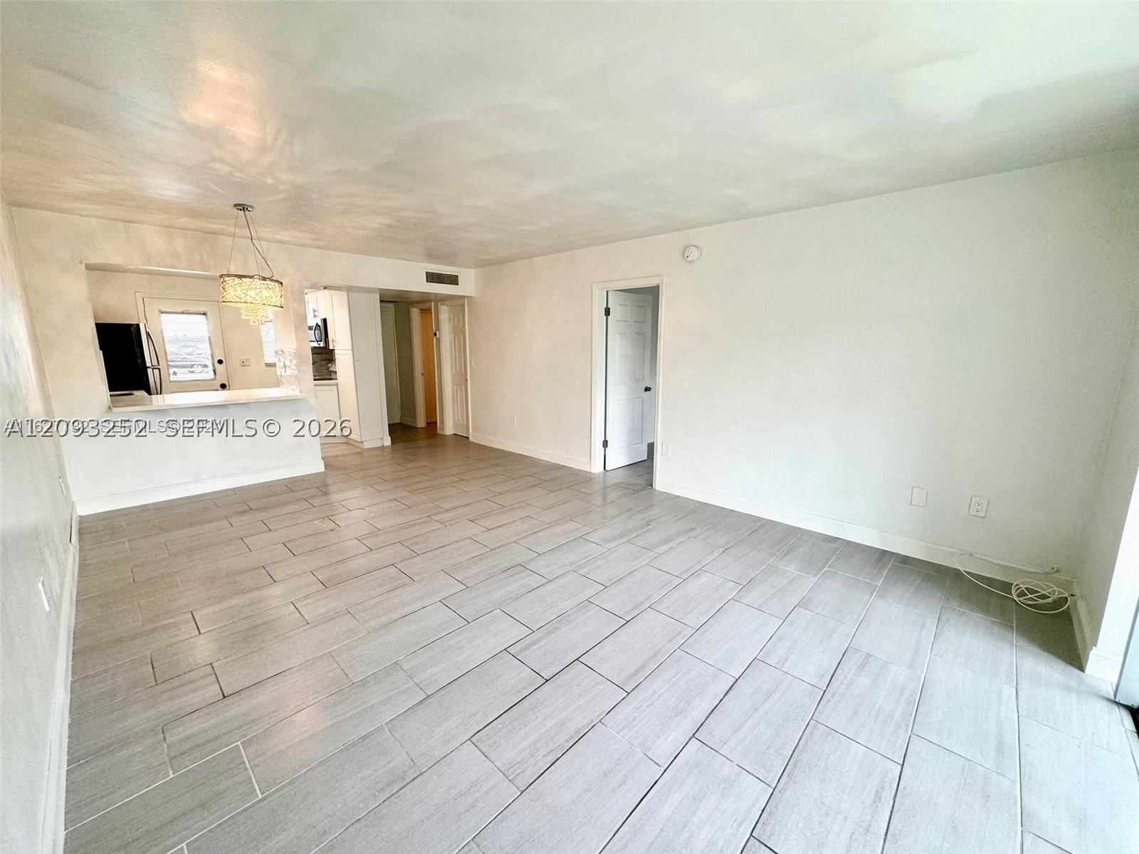 2905 Point East Dr L102 Property Photo 10