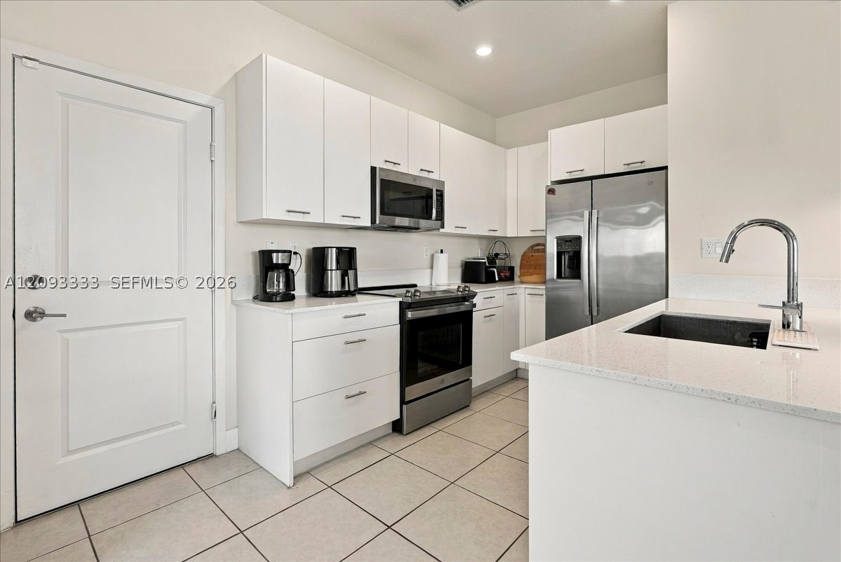 A12093333 Property Photo 17