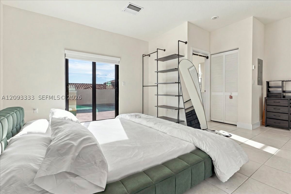 A12093333 Property Photo 31